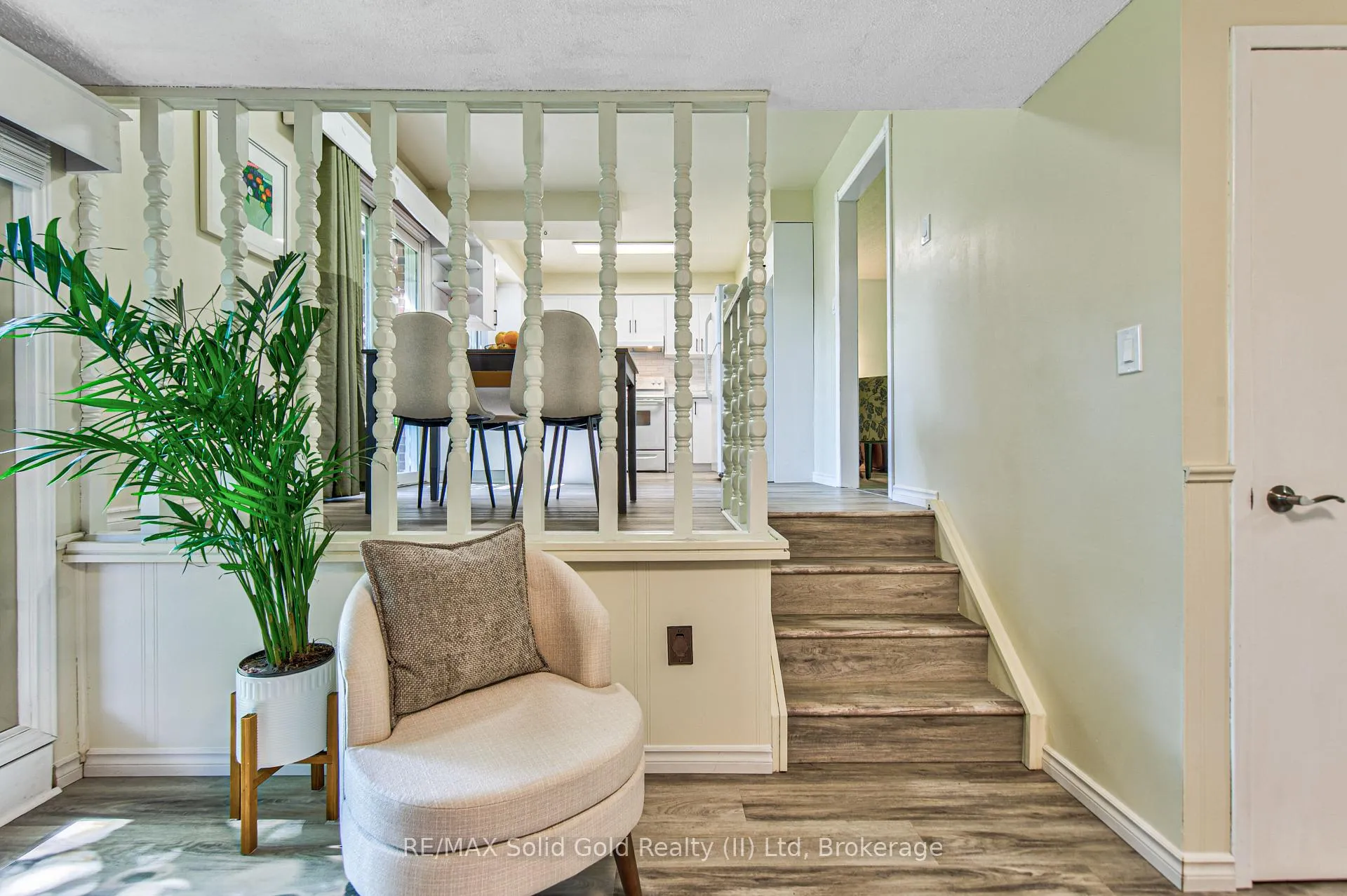 Photo 9 of 164 White Pine Crescent, Waterloo — HOMEH