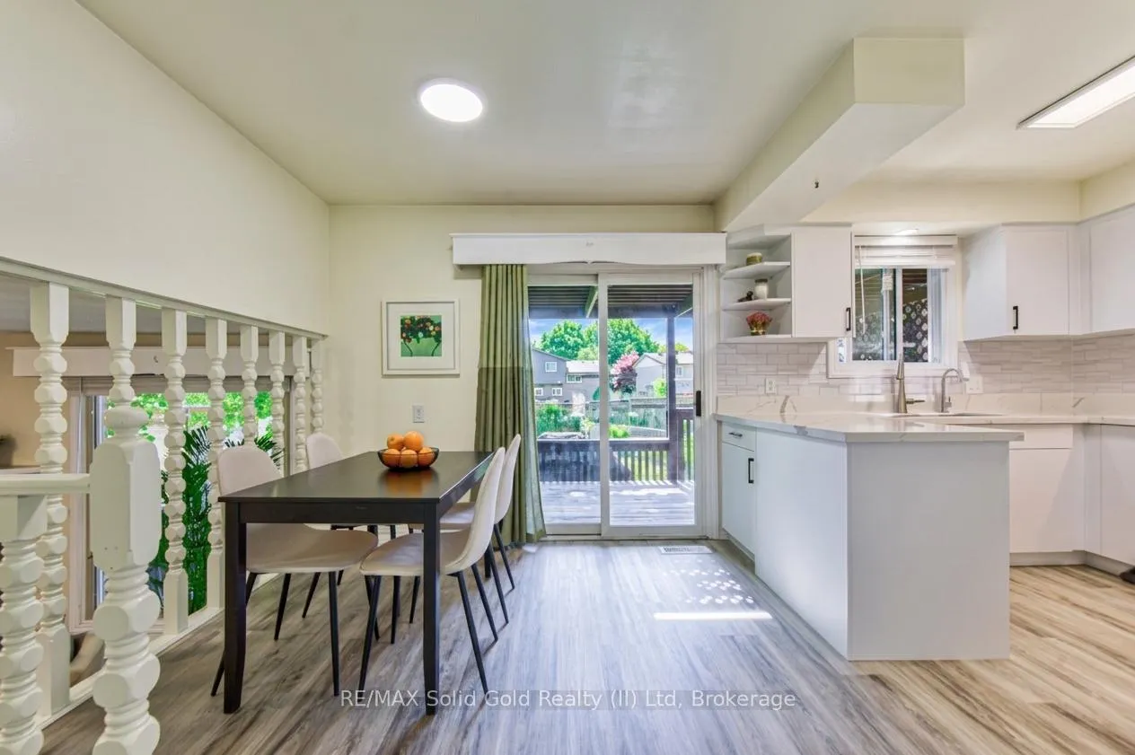 Photo 12 of 164 White Pine Crescent, Waterloo — HOMEH