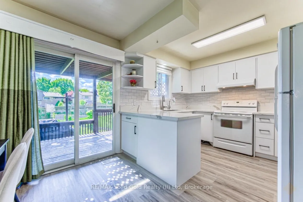 Photo 13 of 164 White Pine Crescent, Waterloo — HOMEH