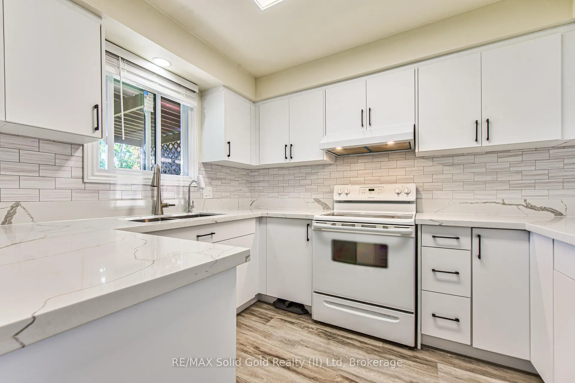 Photo 14 of 164 White Pine Crescent, Waterloo — HOMEH