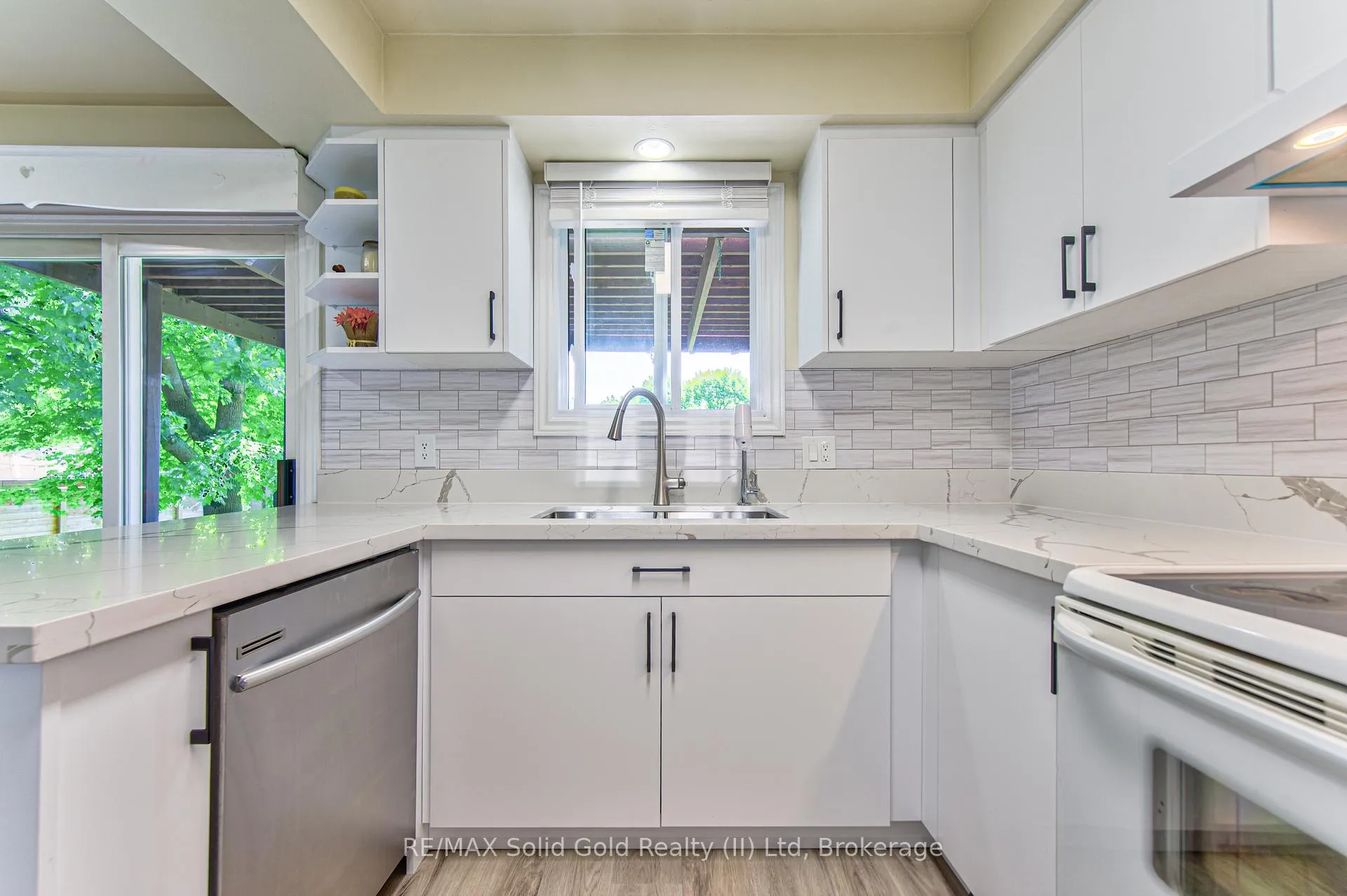 Photo 15 of 164 White Pine Crescent, Waterloo — HOMEH