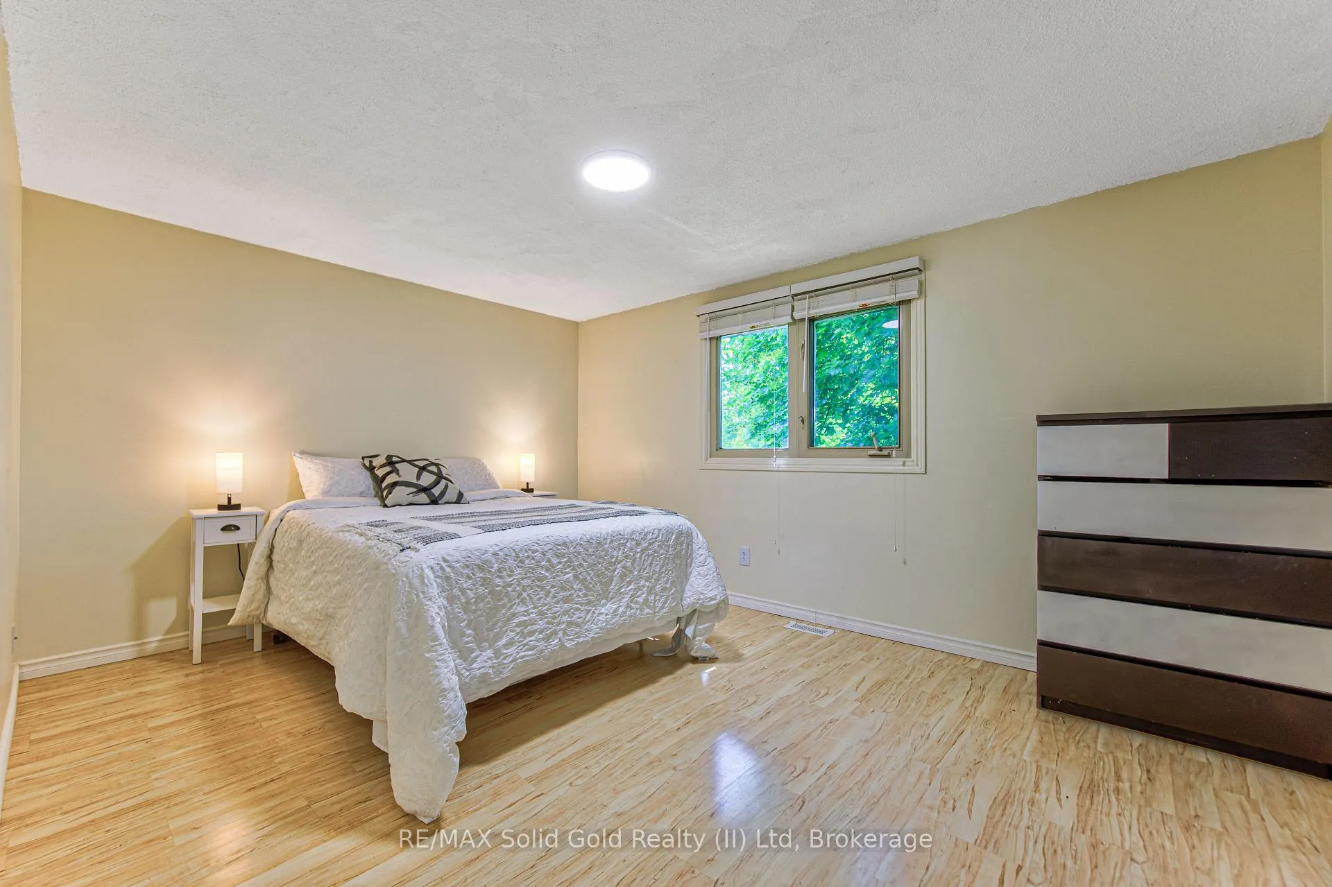 Photo 24 of 164 White Pine Crescent, Waterloo — HOMEH