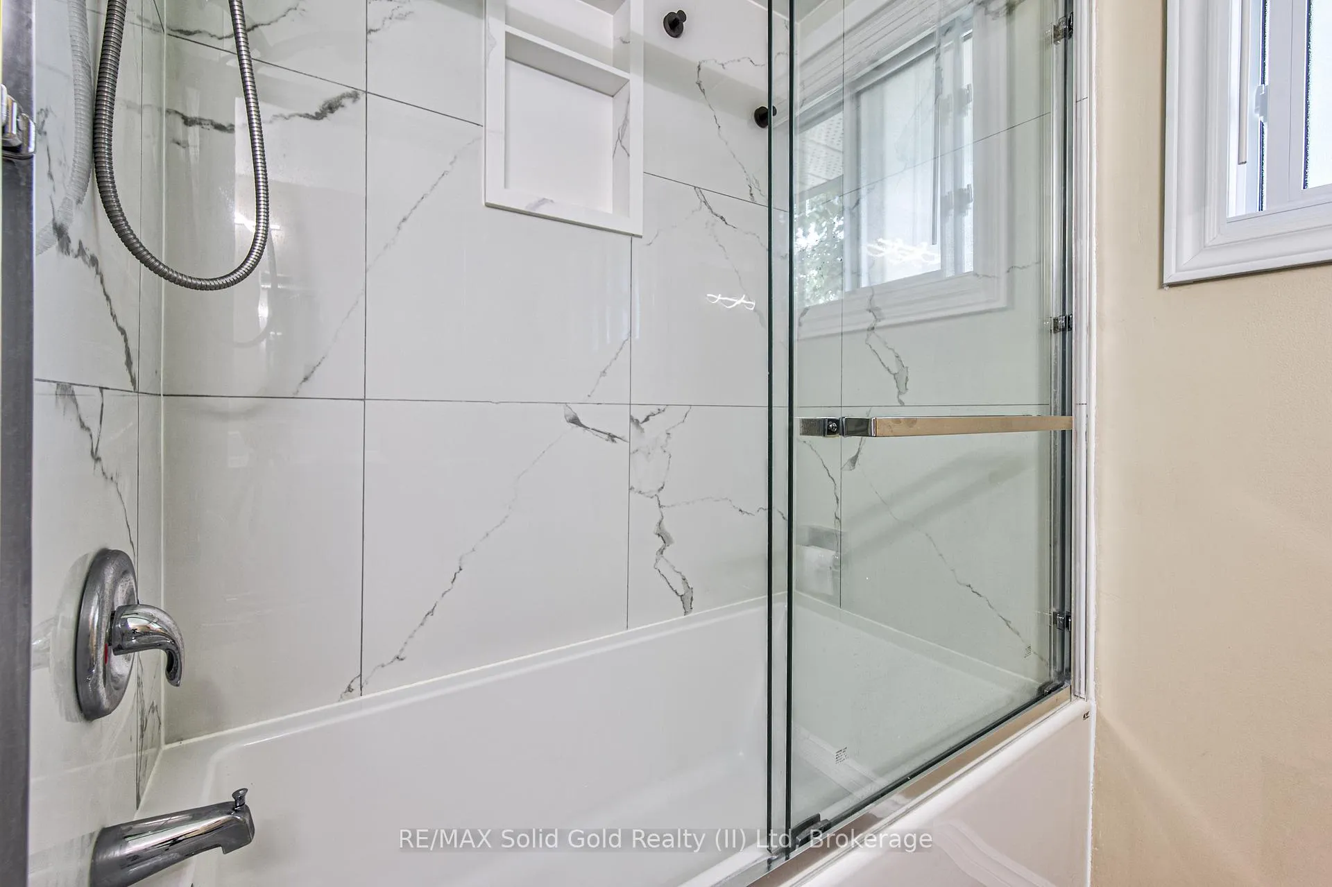 Photo 27 of 164 White Pine Crescent, Waterloo — HOMEH