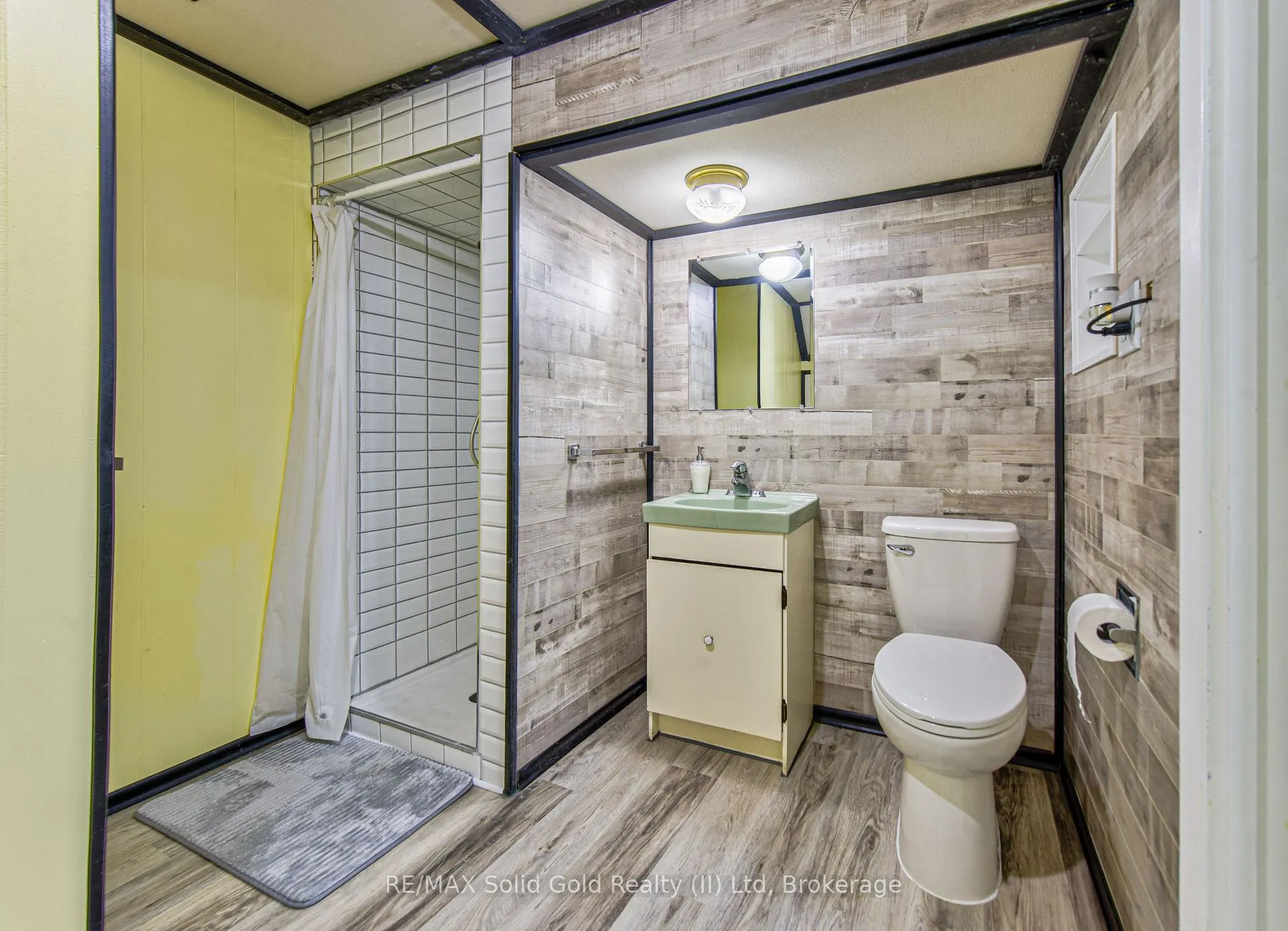 Photo 35 of 164 White Pine Crescent, Waterloo — HOMEH