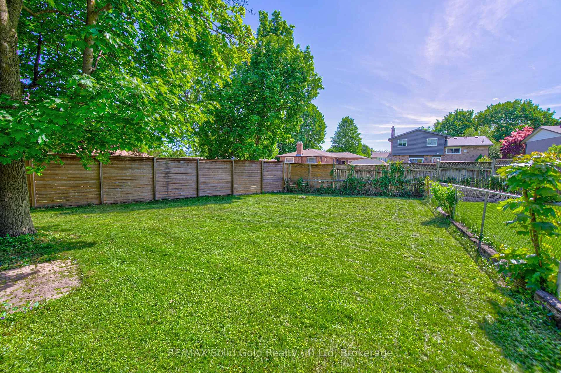 Photo 39 of 164 White Pine Crescent, Waterloo — HOMEH