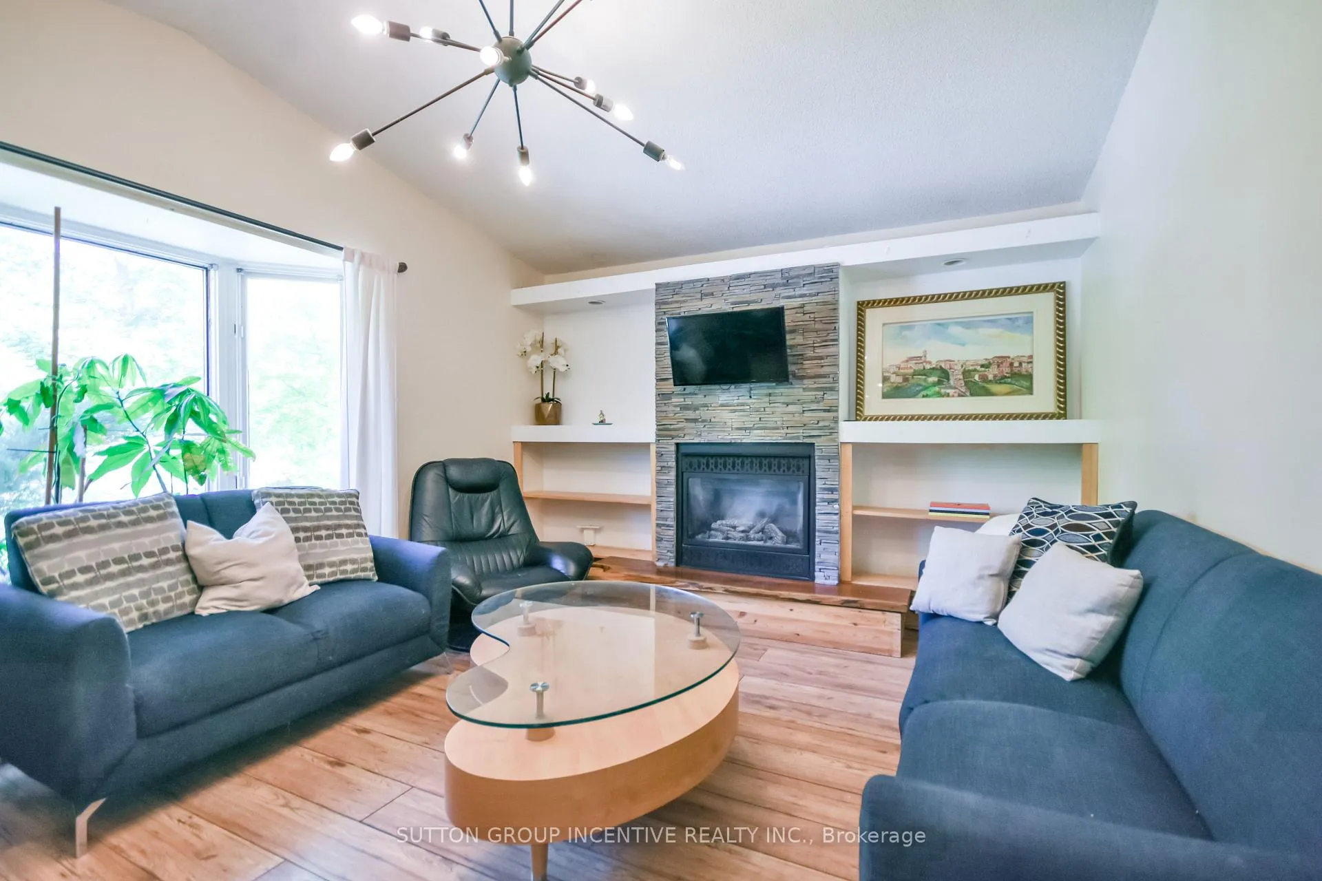 Photo 3 of 2448 Wallace Avenue, Innisfil, Alcona — HOMEH