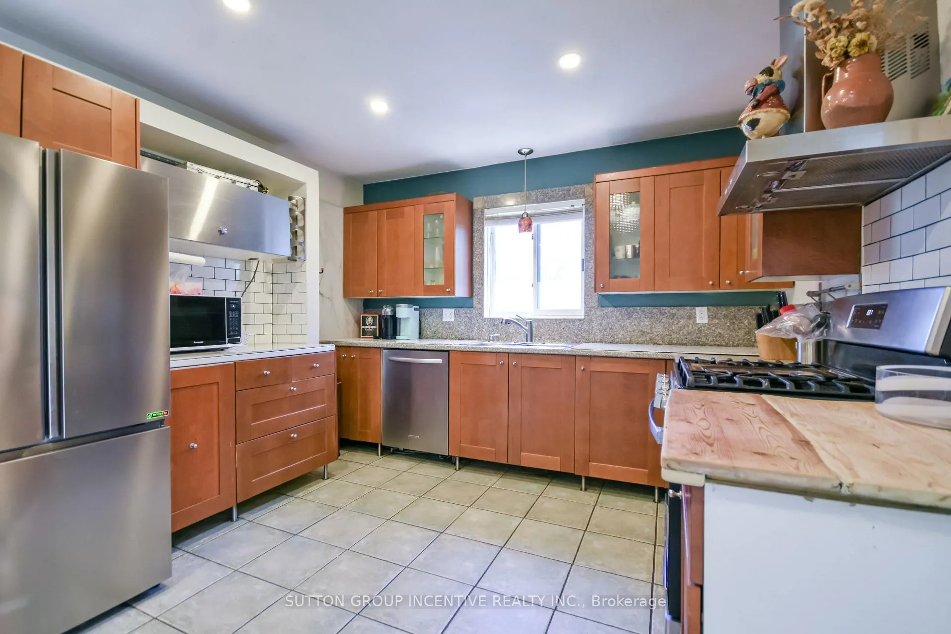 Photo 8 of 2448 Wallace Avenue, Innisfil, Alcona — HOMEH