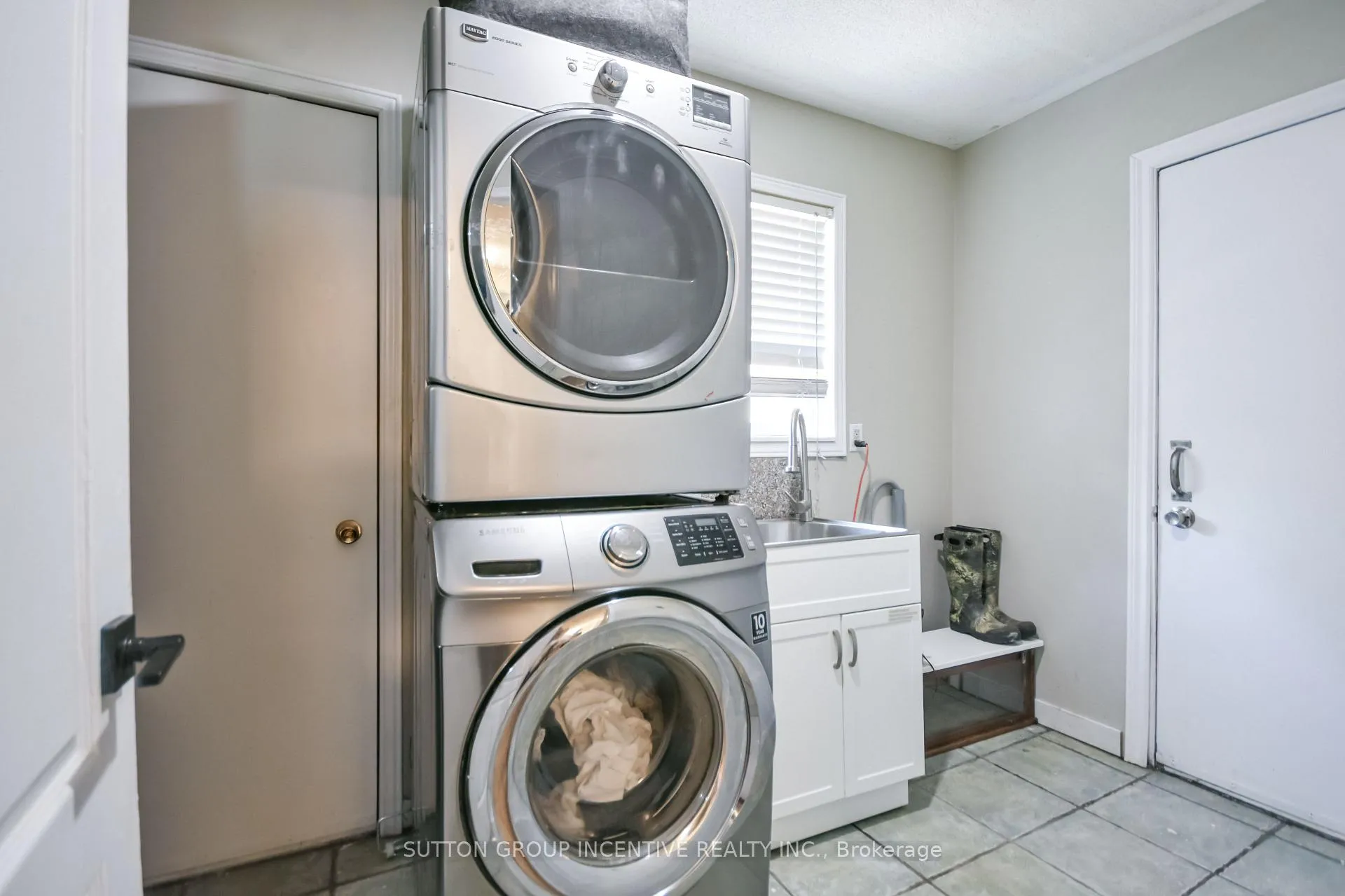 Photo 11 of 2448 Wallace Avenue, Innisfil, Alcona — HOMEH
