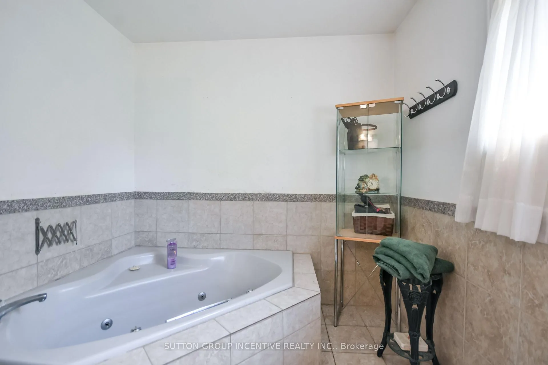 Photo 17 of 2448 Wallace Avenue, Innisfil, Alcona — HOMEH