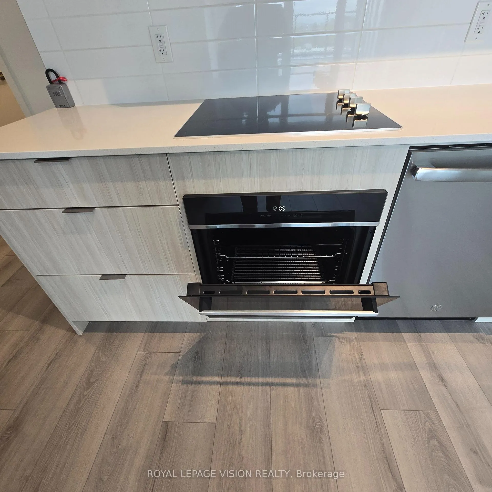 Photo 3 of Unit 401, 20 Deans Drive, Scarborough, Clairlea-Birchmount — HOMEH