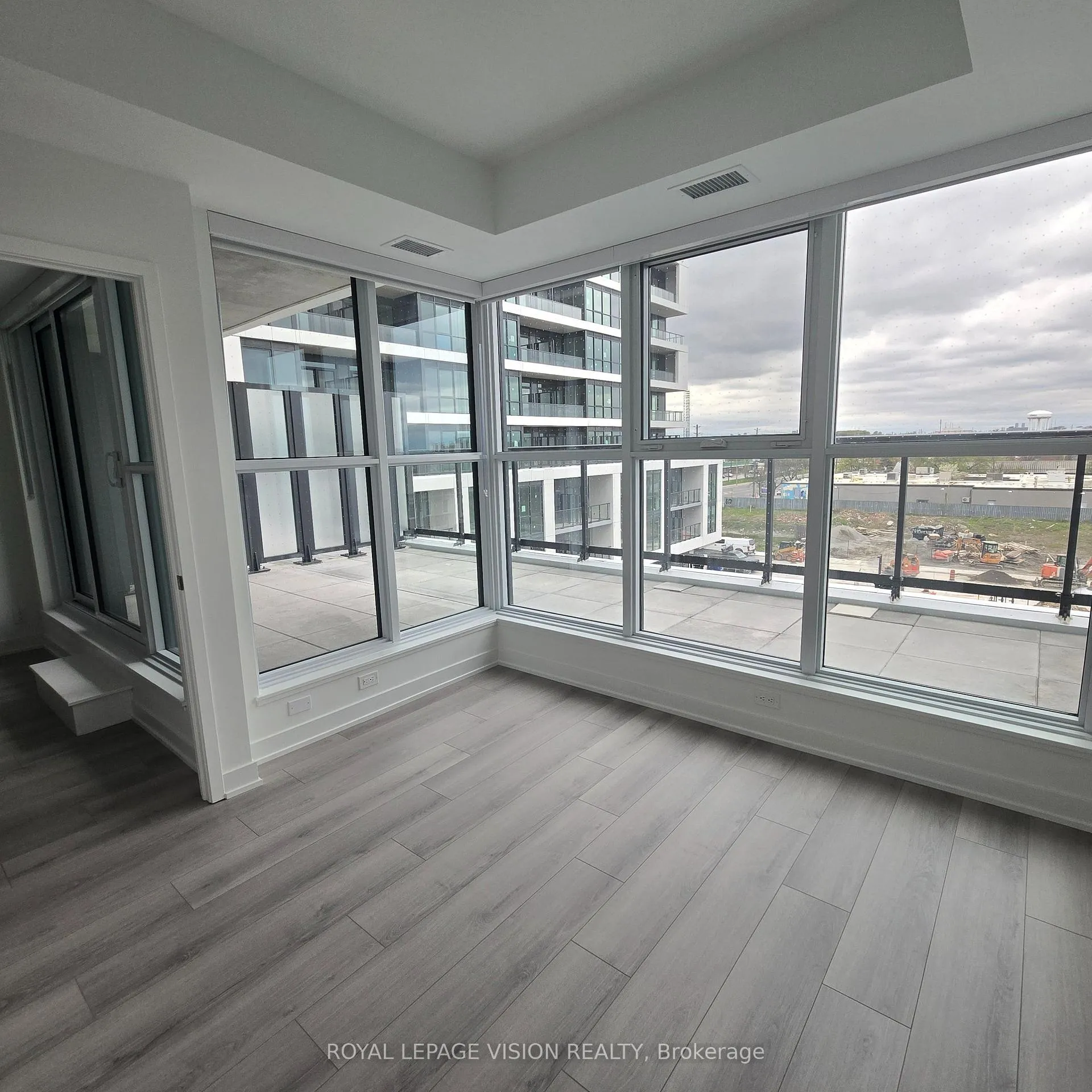 Photo 5 of Unit 401, 20 Deans Drive, Scarborough, Clairlea-Birchmount — HOMEH