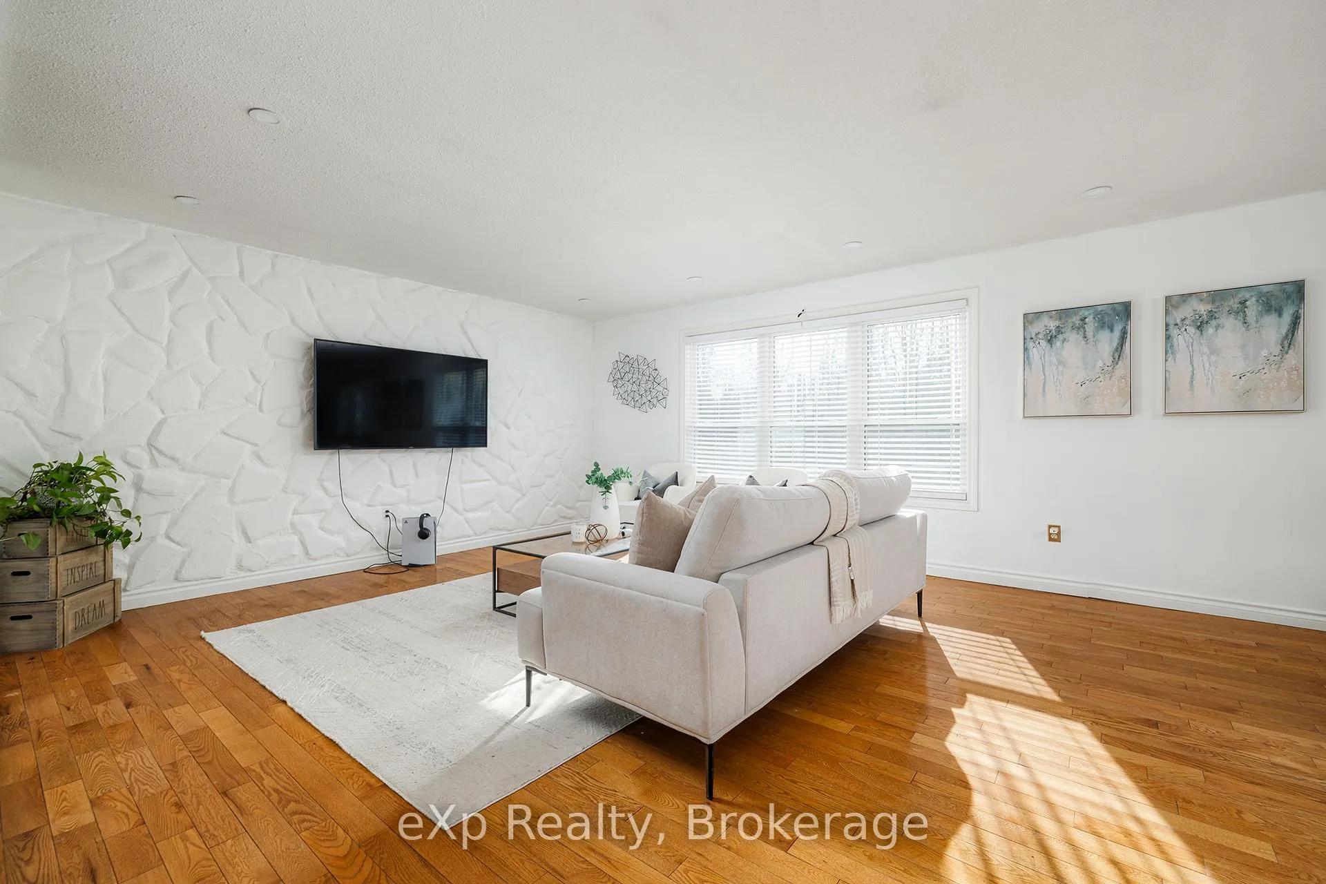 Photo 3 of 79 Ann Street, Hamilton, Dundas — HOMEH