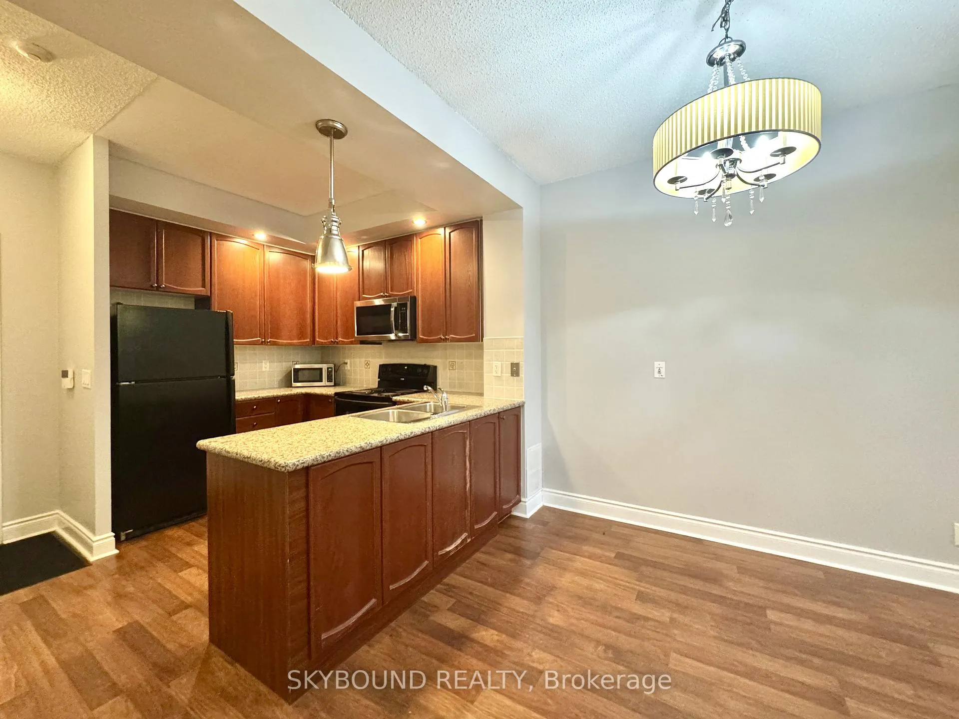 Photo 3 of Unit 131, 33 Cox Boulevard, Markham, Unionville — HOMEH