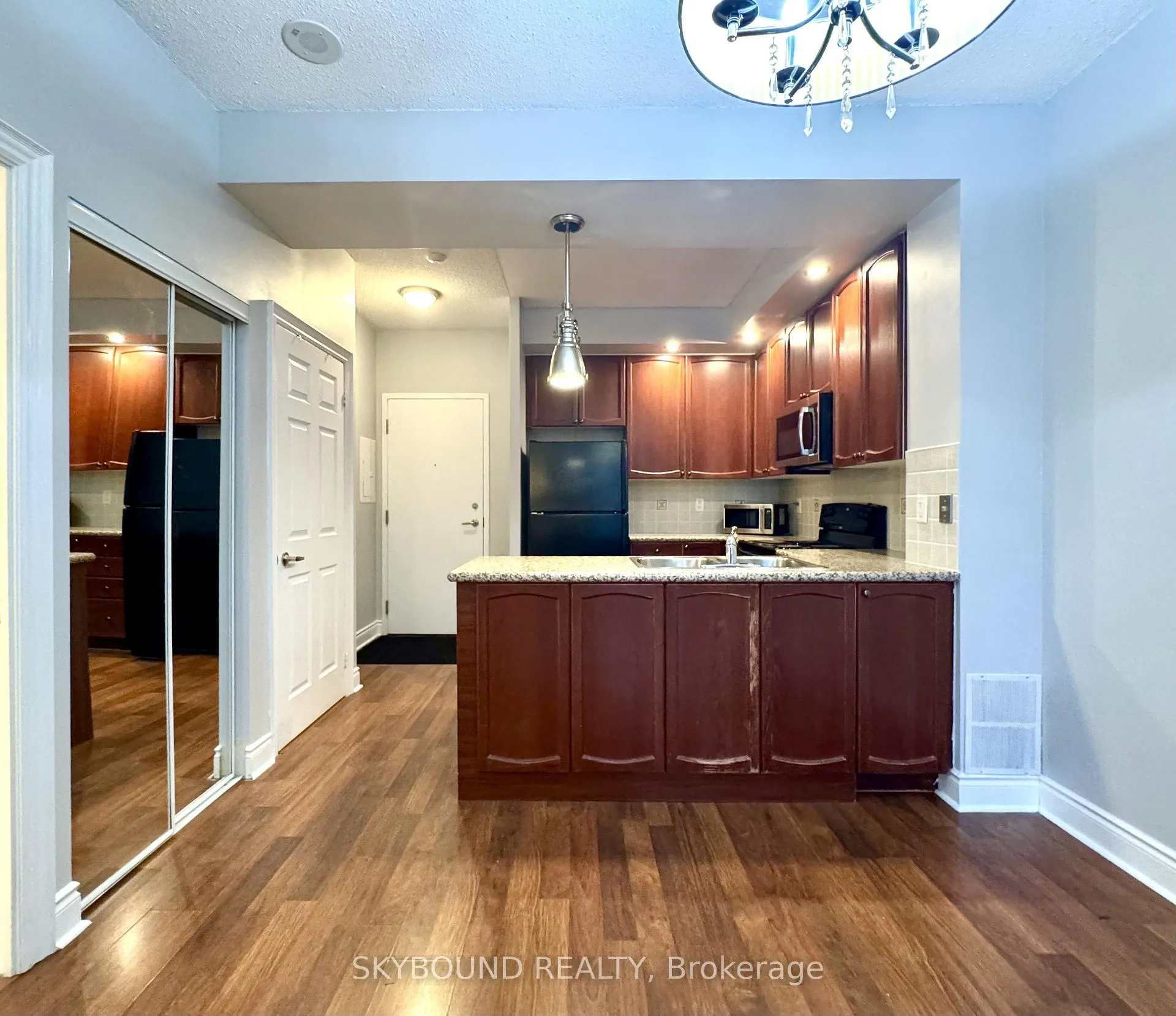 Photo 4 of Unit 131, 33 Cox Boulevard, Markham, Unionville — HOMEH