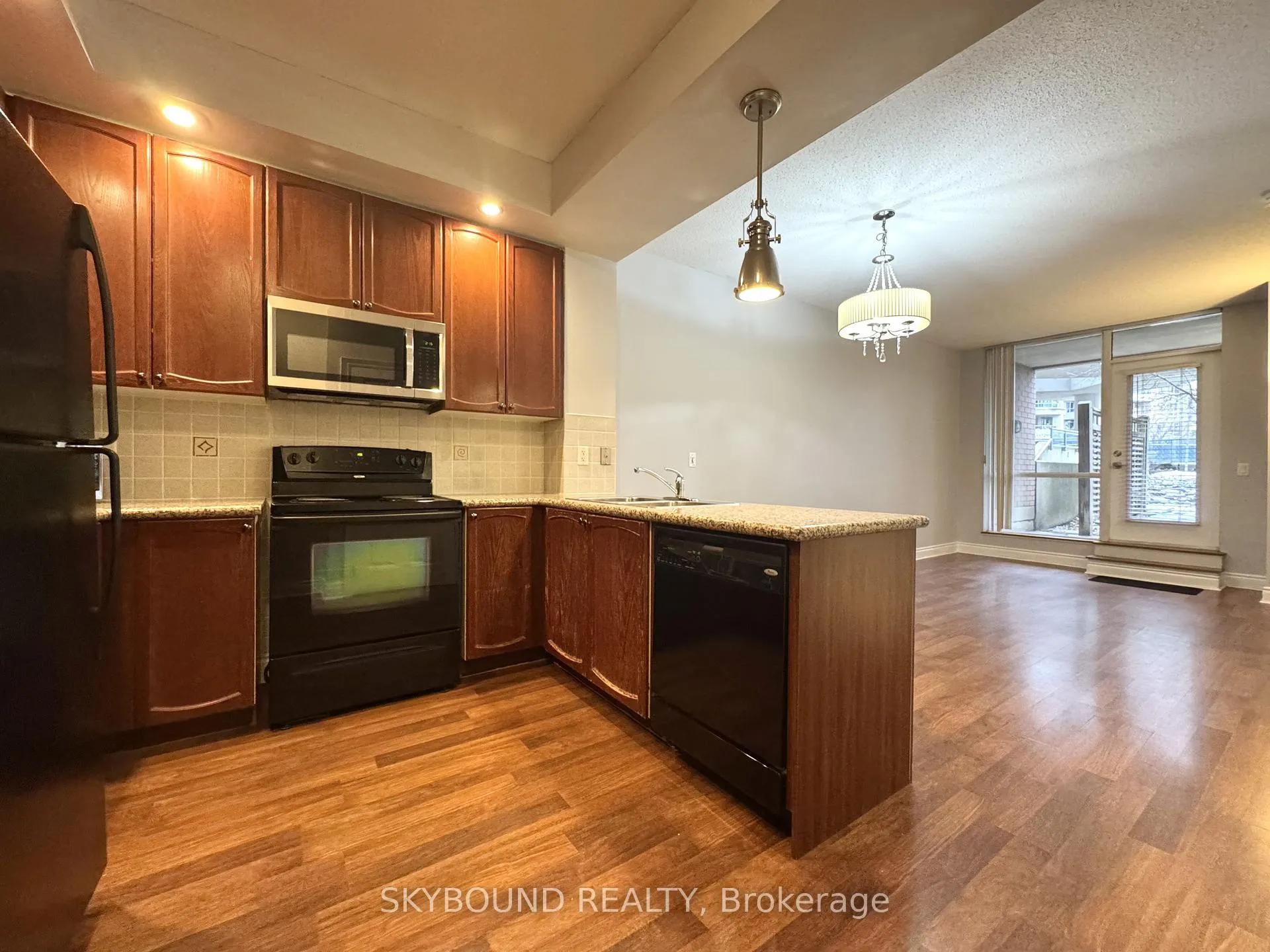 Photo 5 of Unit 131, 33 Cox Boulevard, Markham, Unionville — HOMEH