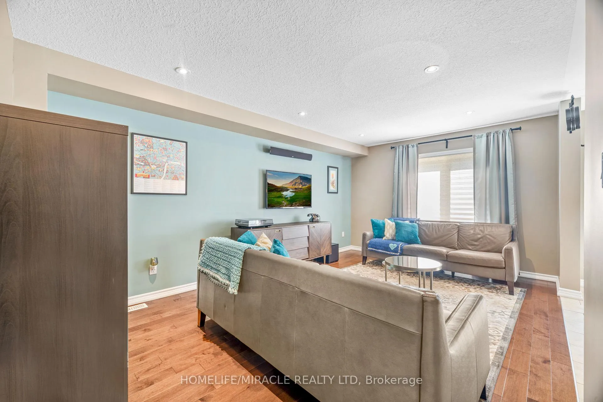 Photo 12 of 21 Davinci Boulevard, Hamilton, Carpenter — HOMEH