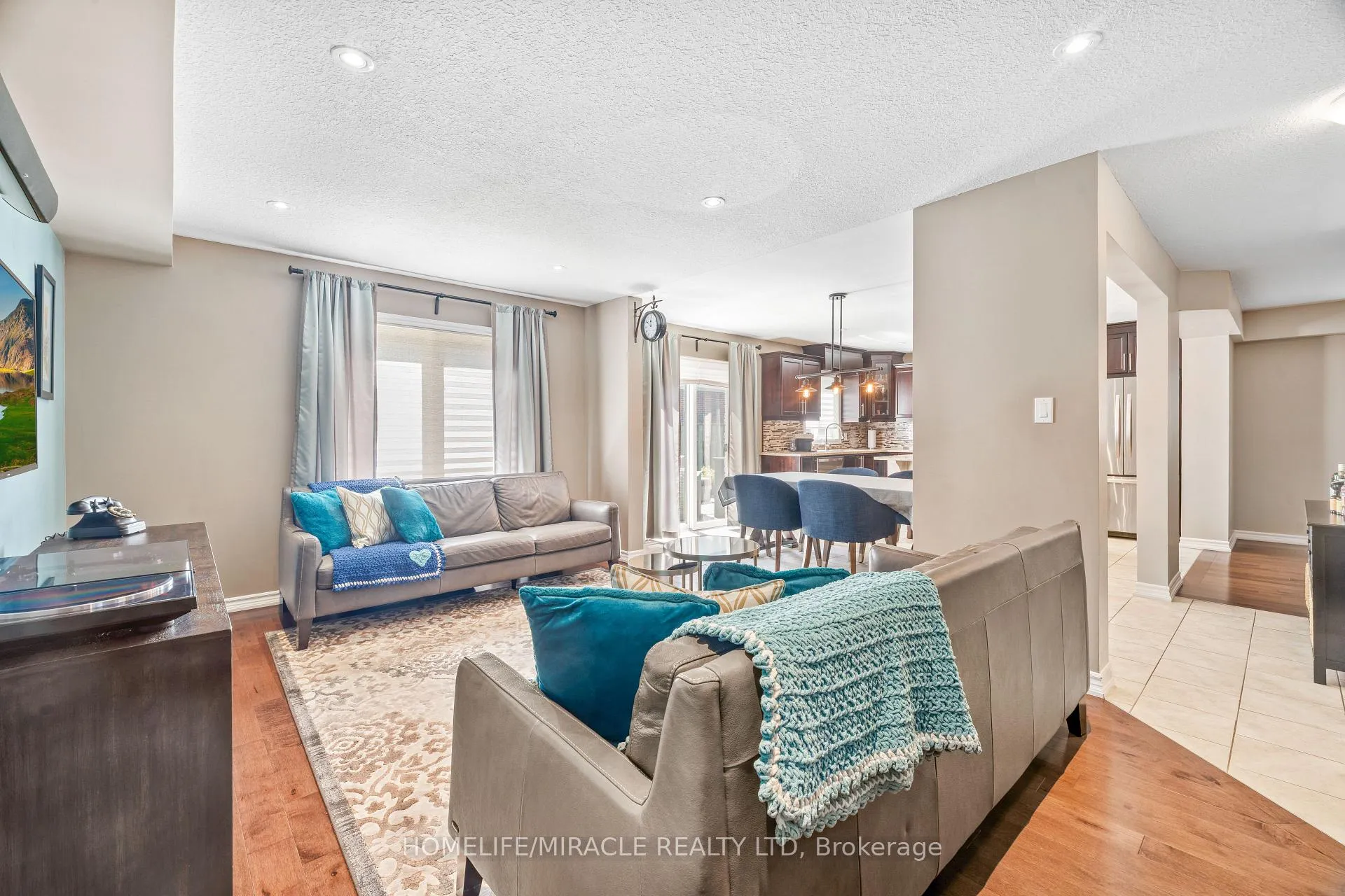 Photo 13 of 21 Davinci Boulevard, Hamilton, Carpenter — HOMEH