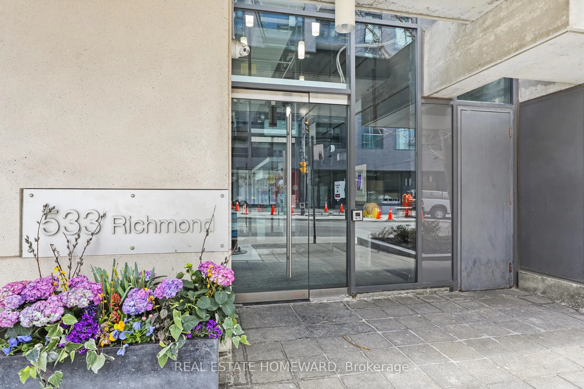 Front of Unit 704, 533 Richmond Street W
