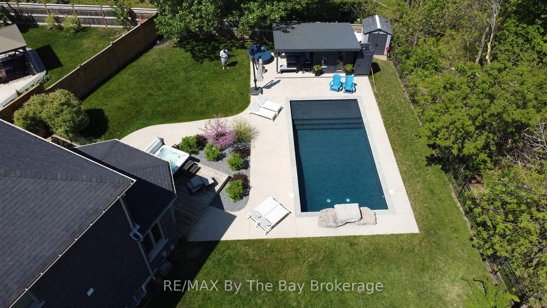 Photo 2 of 39 Gilpin Crescent, Collingwood — HOMEH