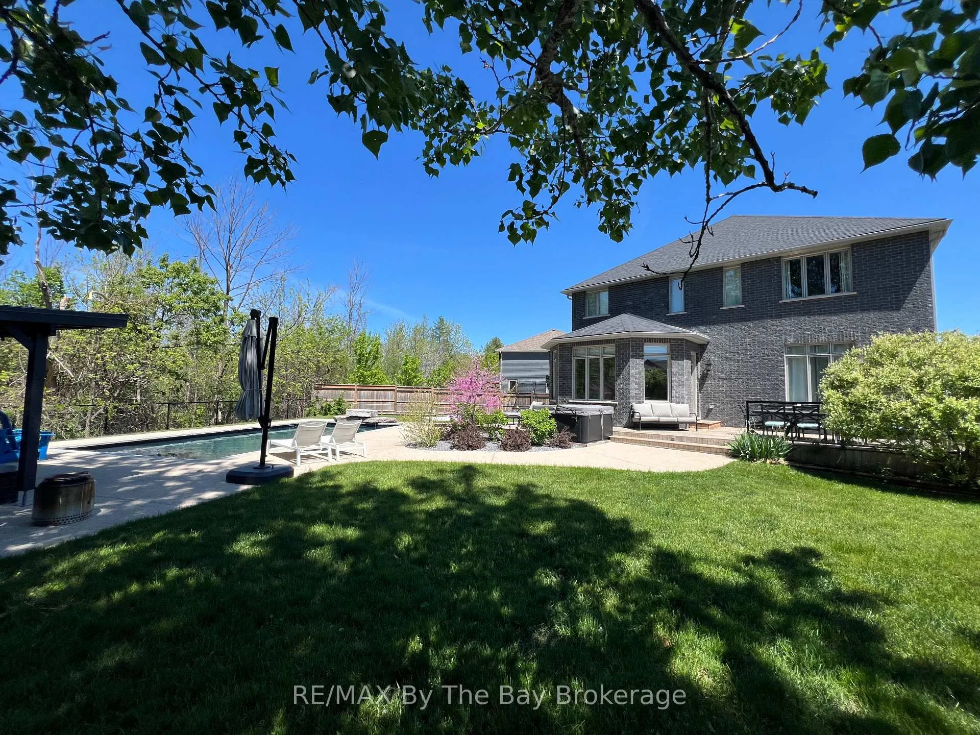 Photo 3 of 39 Gilpin Crescent, Collingwood — HOMEH