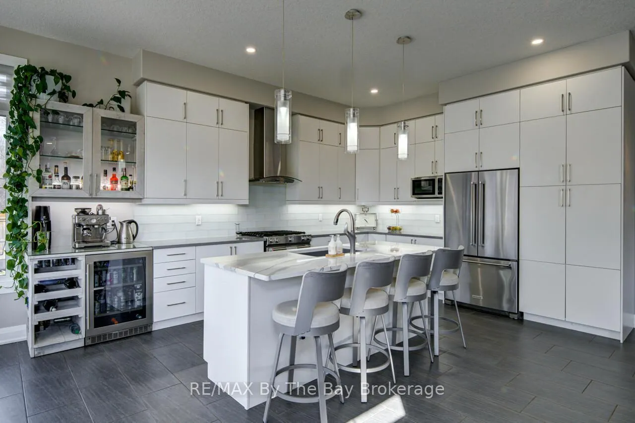 Photo 9 of 39 Gilpin Crescent, Collingwood — HOMEH