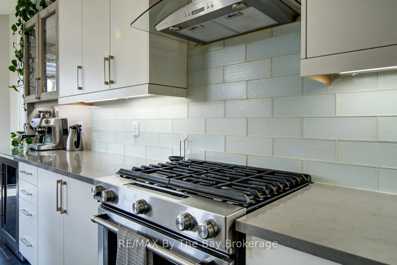 Photo 11 of 39 Gilpin Crescent, Collingwood — HOMEH
