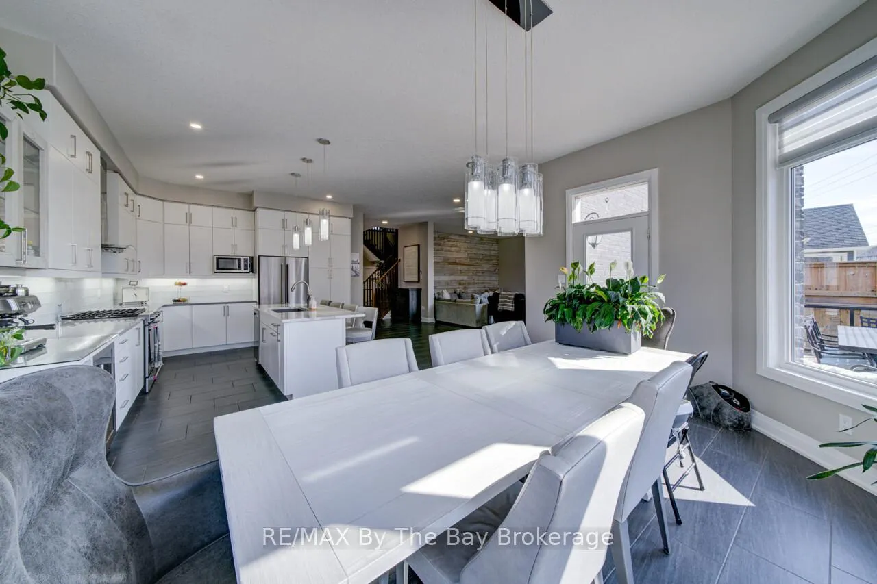 Photo 12 of 39 Gilpin Crescent, Collingwood — HOMEH