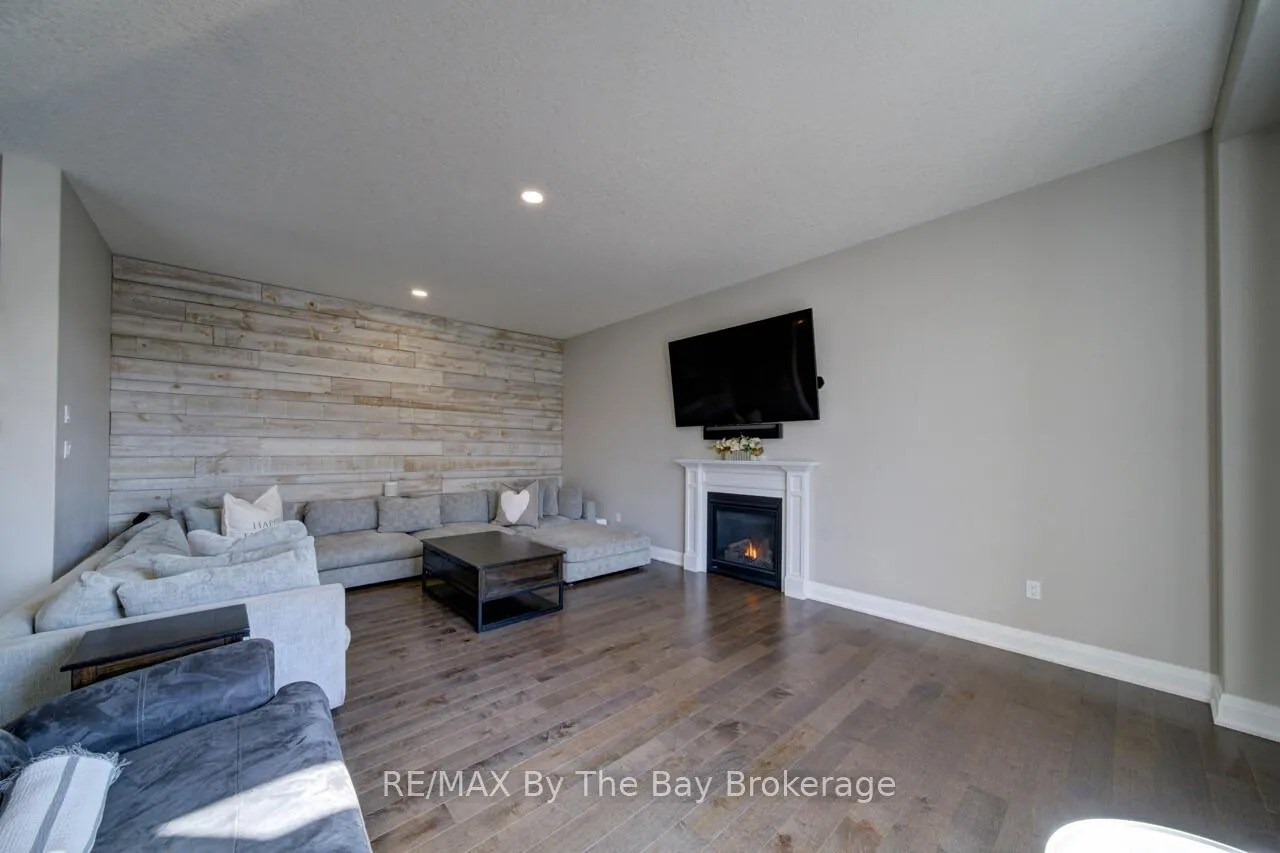 Photo 15 of 39 Gilpin Crescent, Collingwood — HOMEH