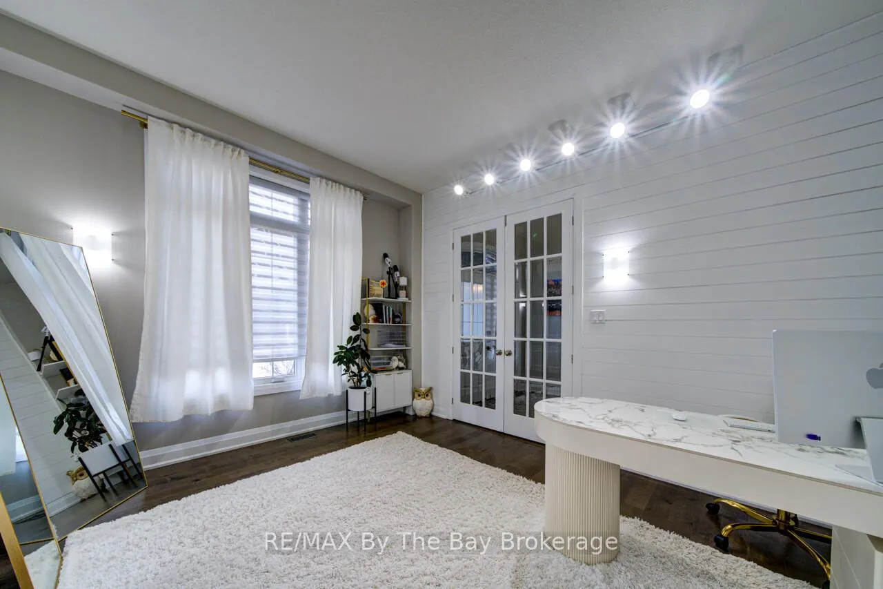 Photo 16 of 39 Gilpin Crescent, Collingwood — HOMEH