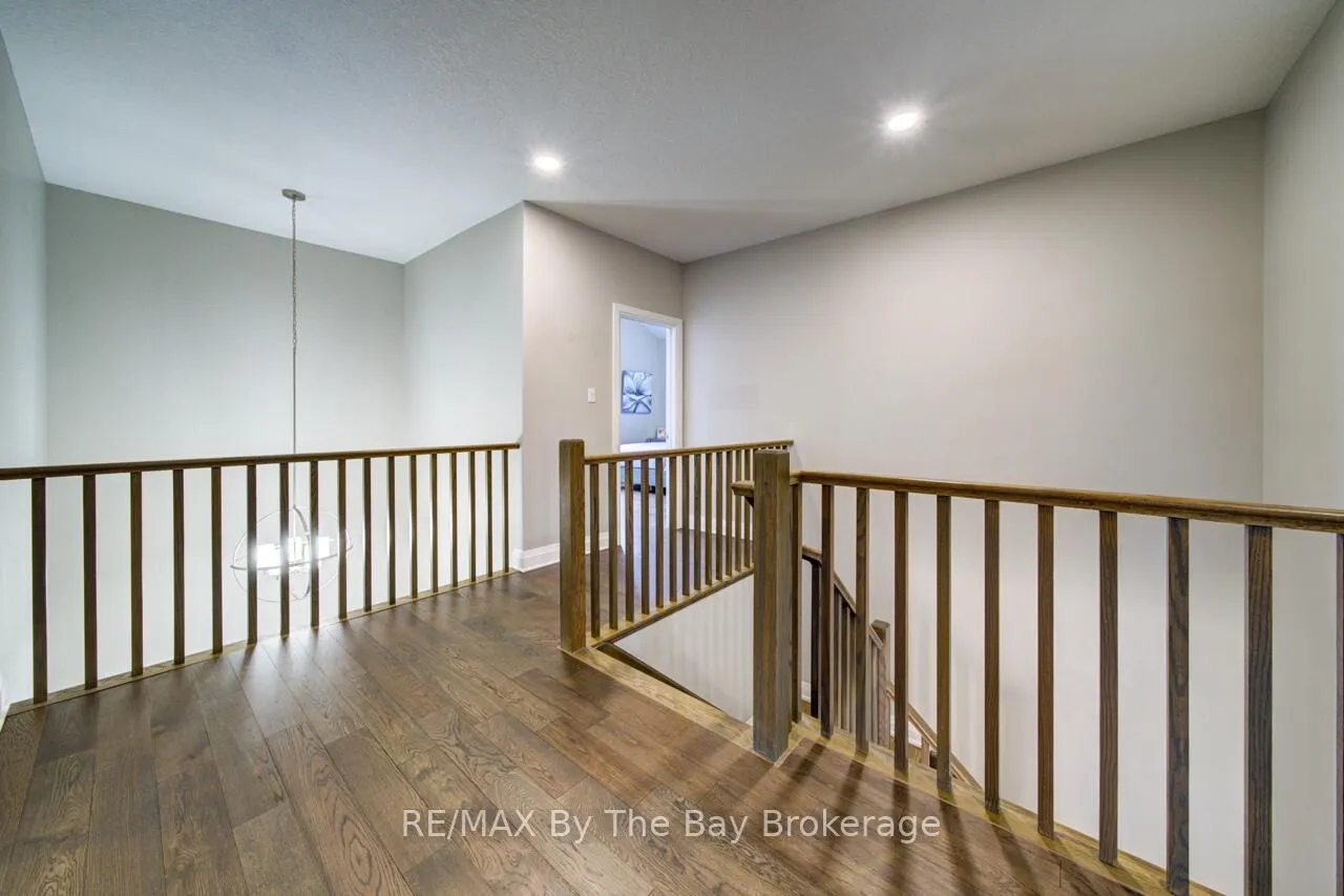 Photo 20 of 39 Gilpin Crescent, Collingwood — HOMEH