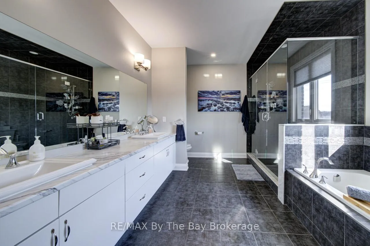 Photo 23 of 39 Gilpin Crescent, Collingwood — HOMEH