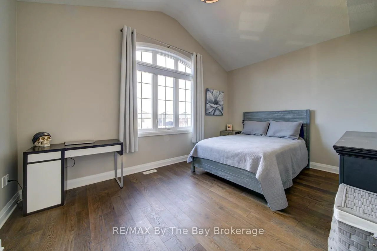 Photo 25 of 39 Gilpin Crescent, Collingwood — HOMEH