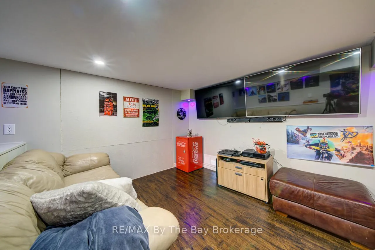Photo 31 of 39 Gilpin Crescent, Collingwood — HOMEH