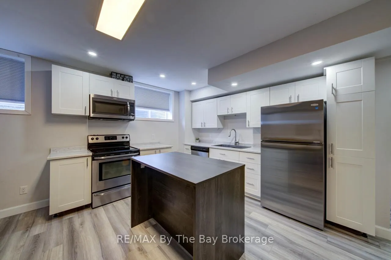 Photo 32 of 39 Gilpin Crescent, Collingwood — HOMEH