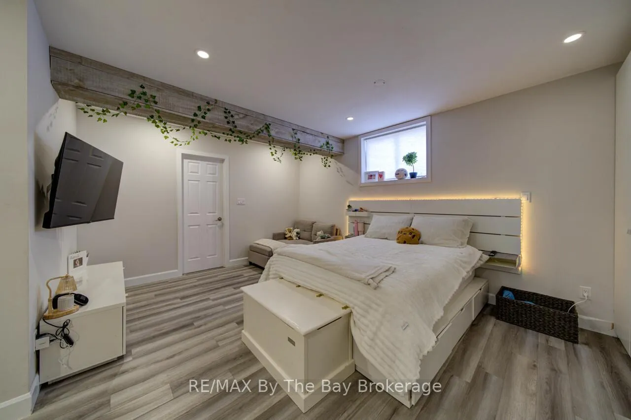 Photo 36 of 39 Gilpin Crescent, Collingwood — HOMEH