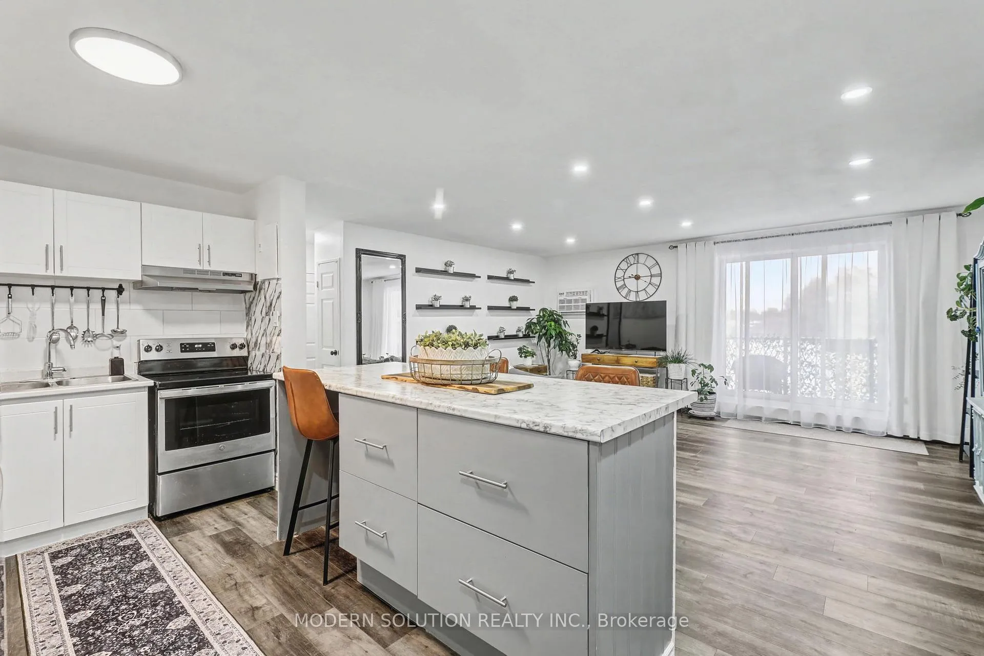 Front of Unit 308, 563 Mornington Avenue