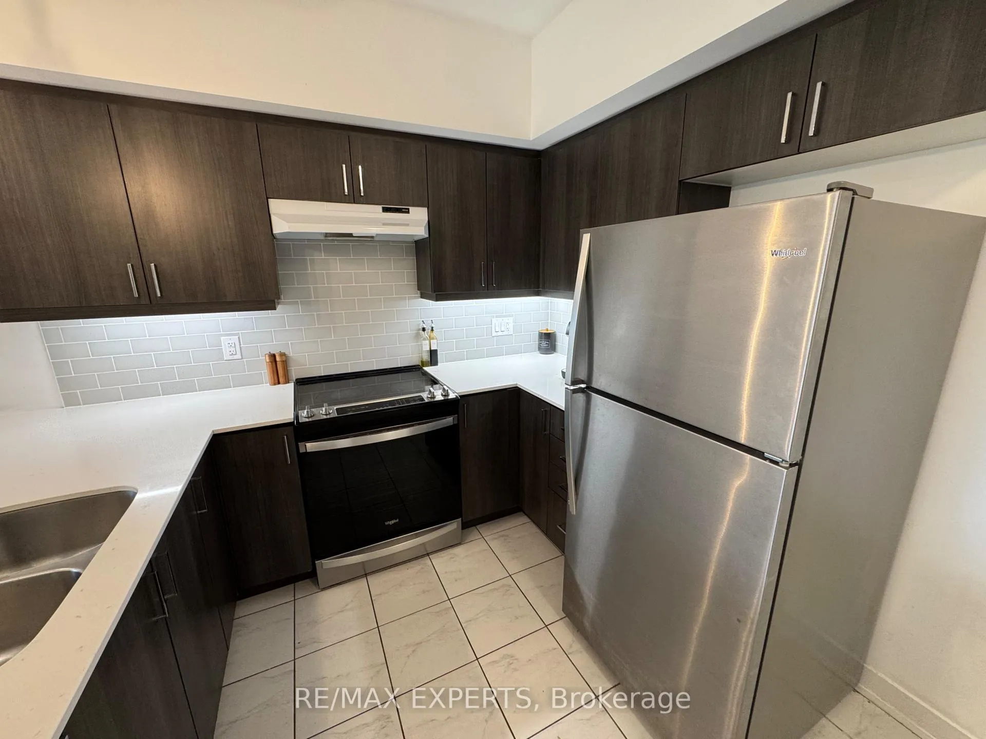 Photo 3 of Unit 307, 4 Spice Way, Barrie, Rural Barrie Southeast — HOMEH