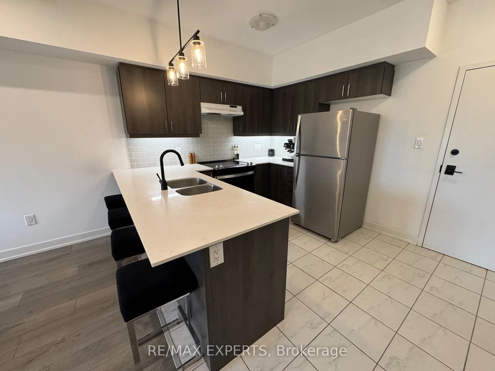 Photo 4 of Unit 307, 4 Spice Way, Barrie, Rural Barrie Southeast — HOMEH