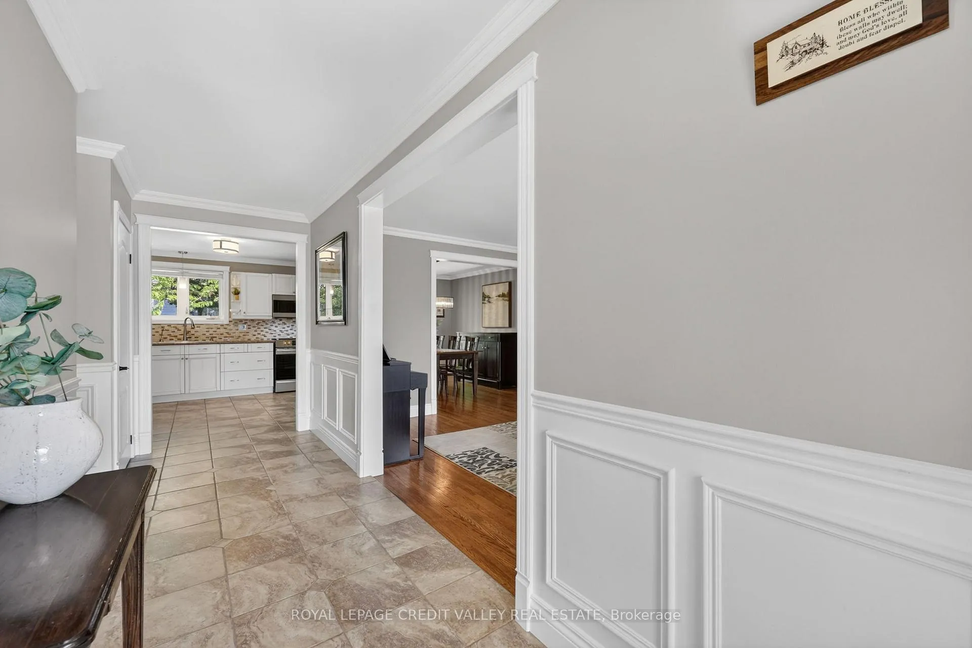 Photo 6 of 52 Terra Cotta Crescent, Brampton, Brampton East — HOMEH