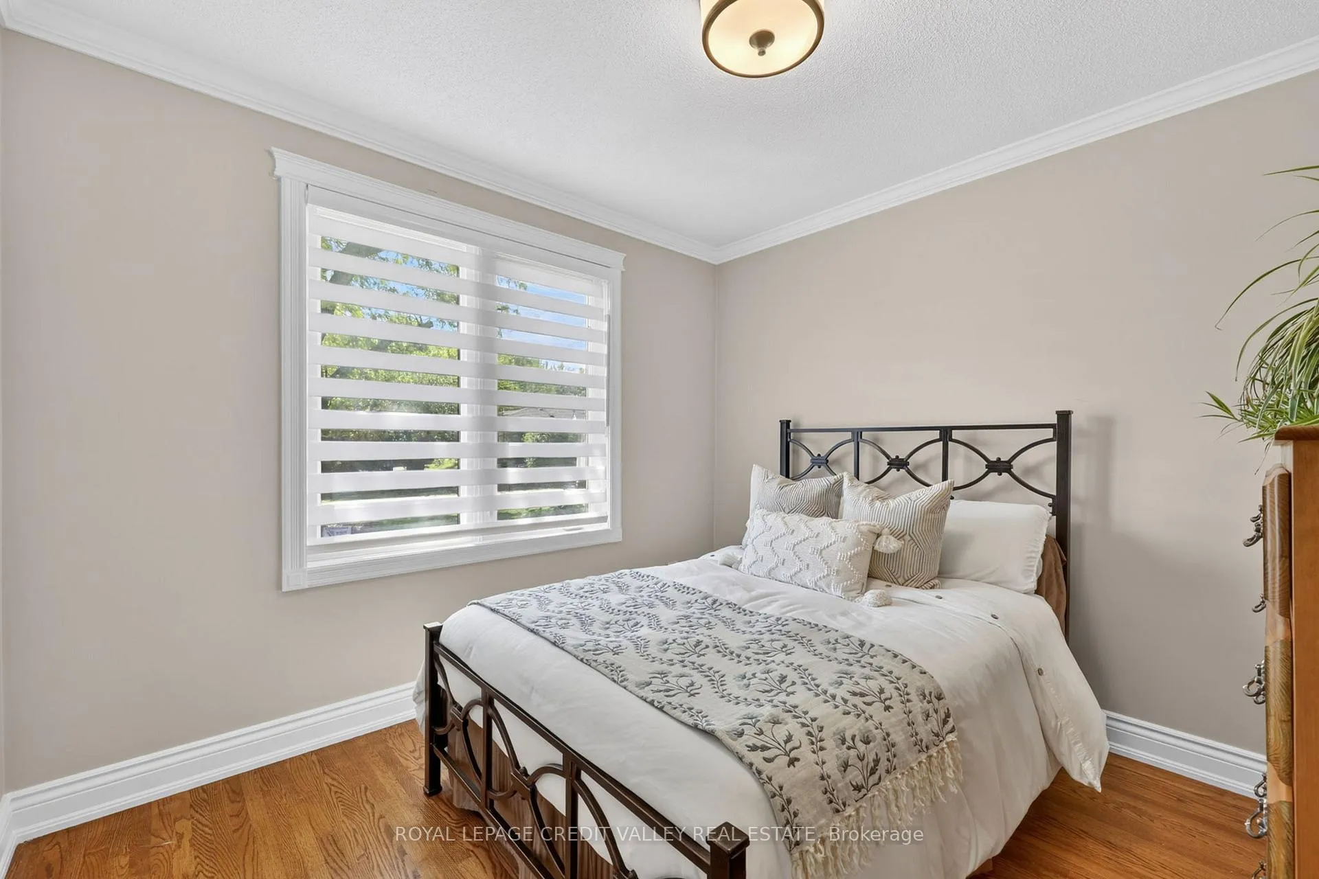 Photo 19 of 52 Terra Cotta Crescent, Brampton, Brampton East — HOMEH