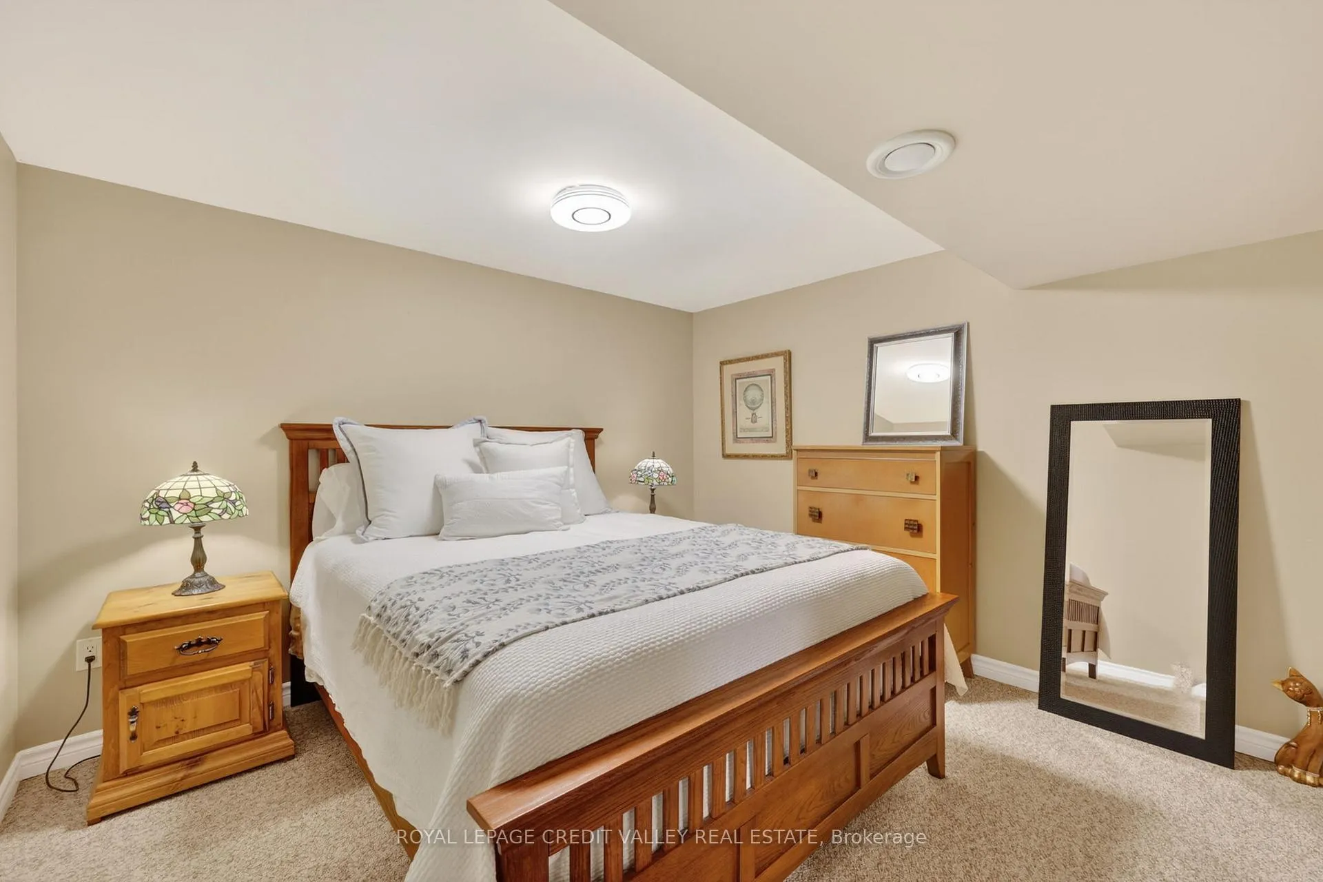 Photo 34 of 52 Terra Cotta Crescent, Brampton, Brampton East — HOMEH