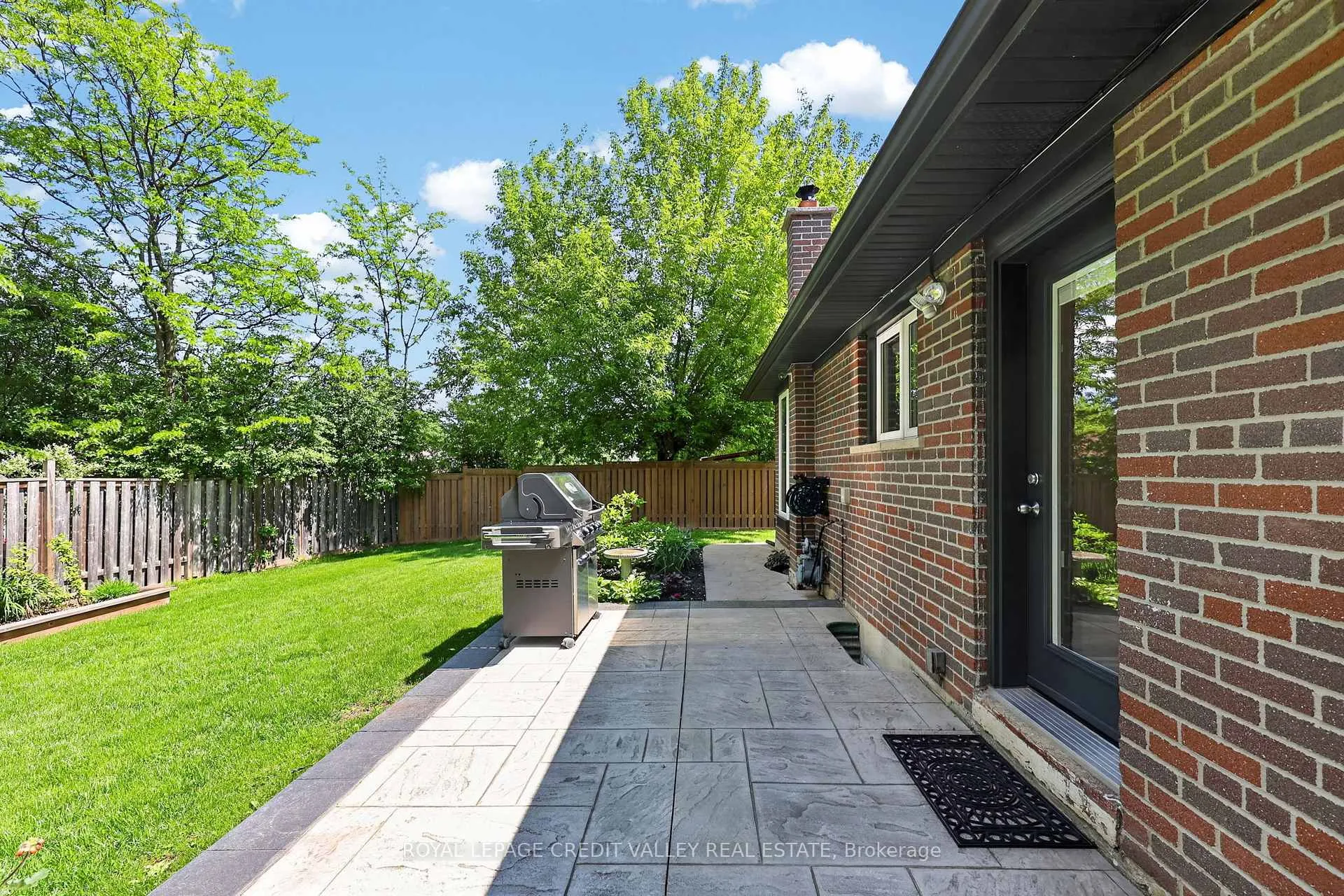 Photo 38 of 52 Terra Cotta Crescent, Brampton, Brampton East — HOMEH