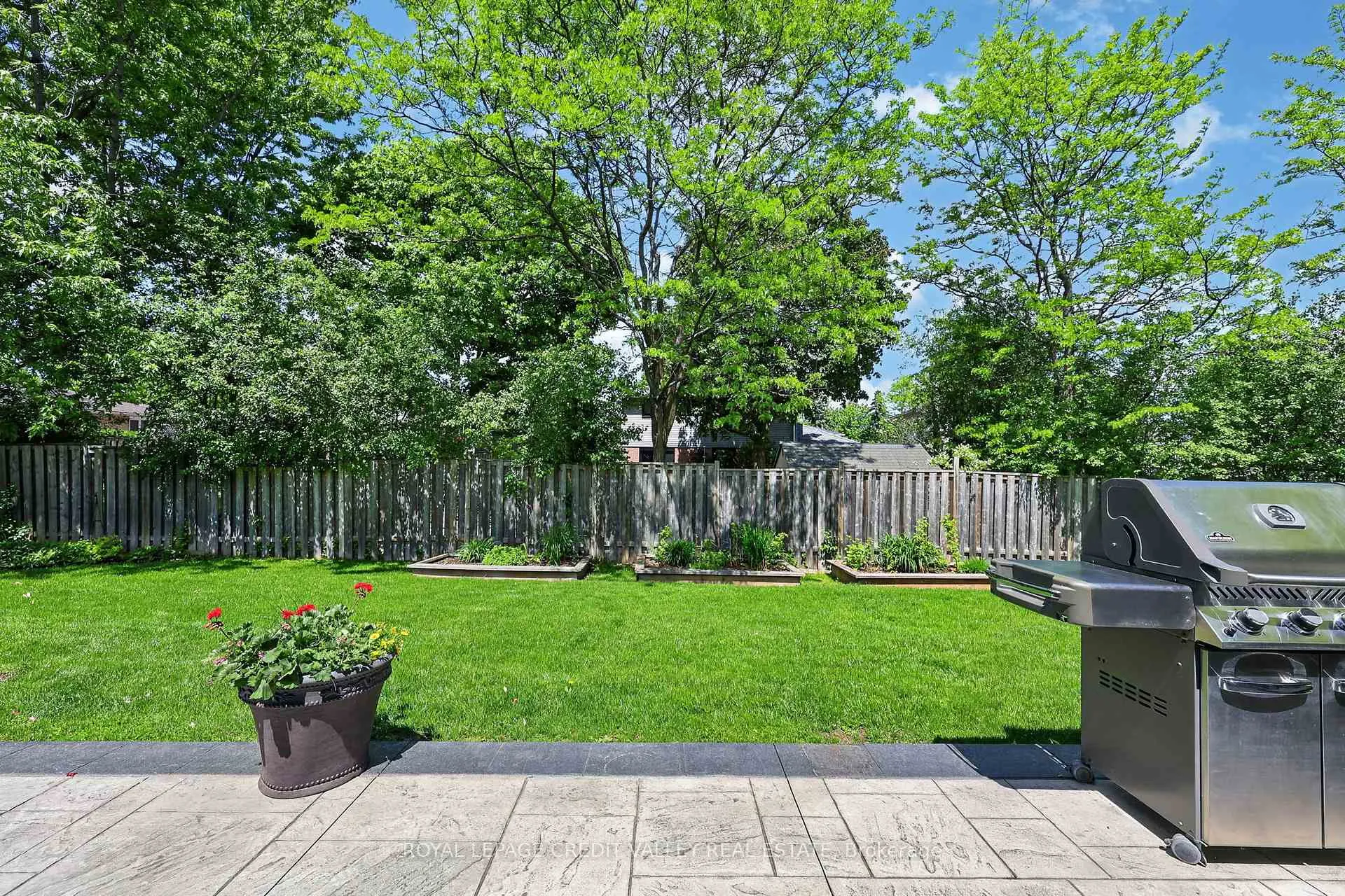 Photo 39 of 52 Terra Cotta Crescent, Brampton, Brampton East — HOMEH