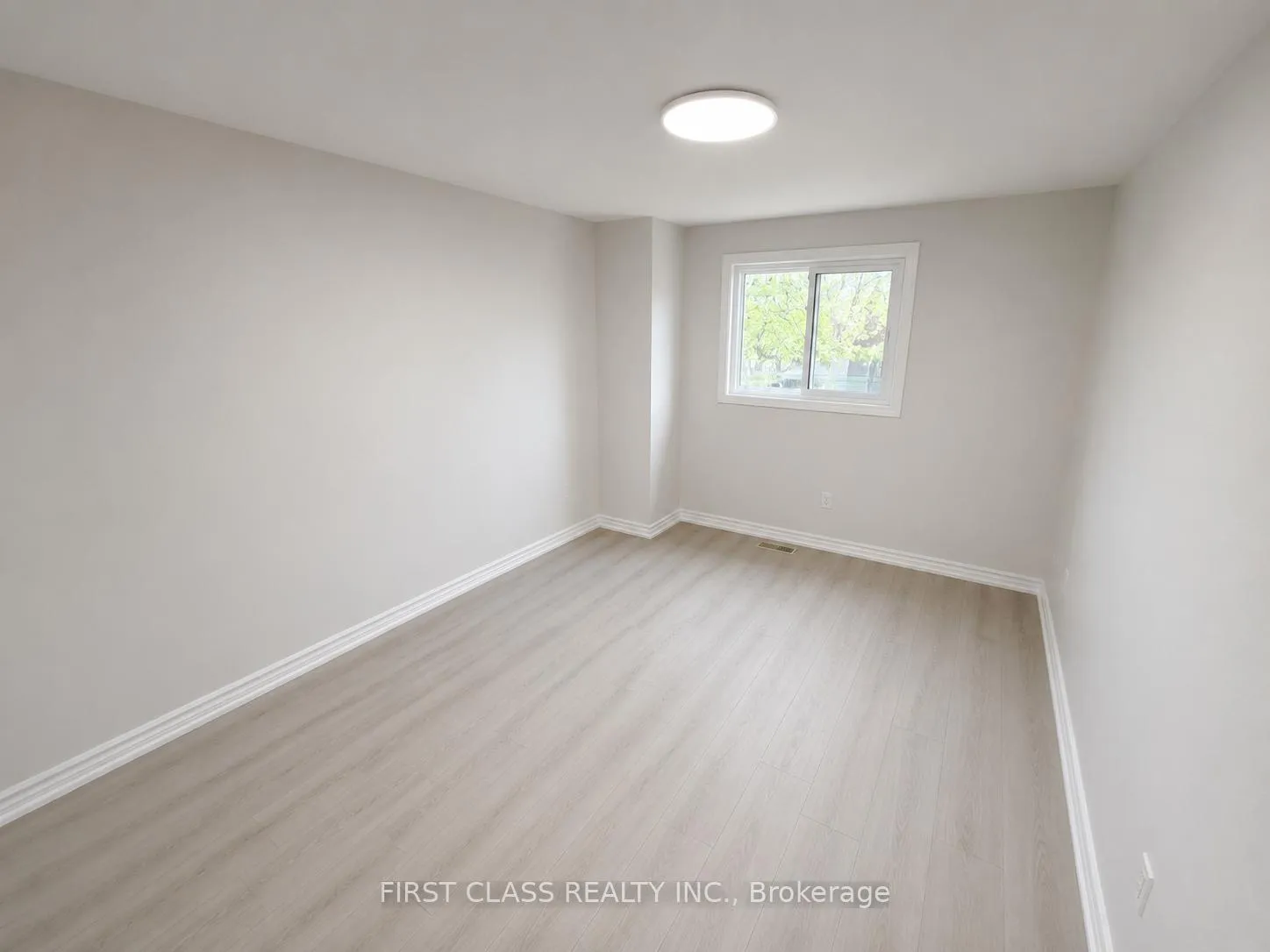 Photo 3 of 51 Chase Court, Markham, Milliken Mills East — HOMEH