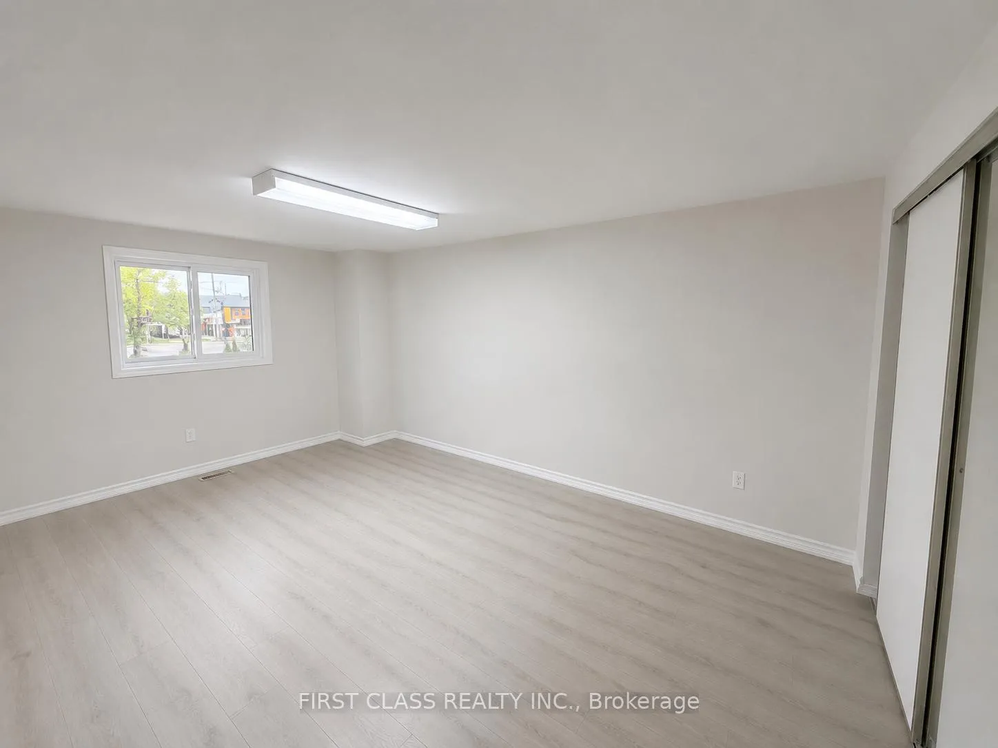 Photo 5 of 51 Chase Court, Markham, Milliken Mills East — HOMEH