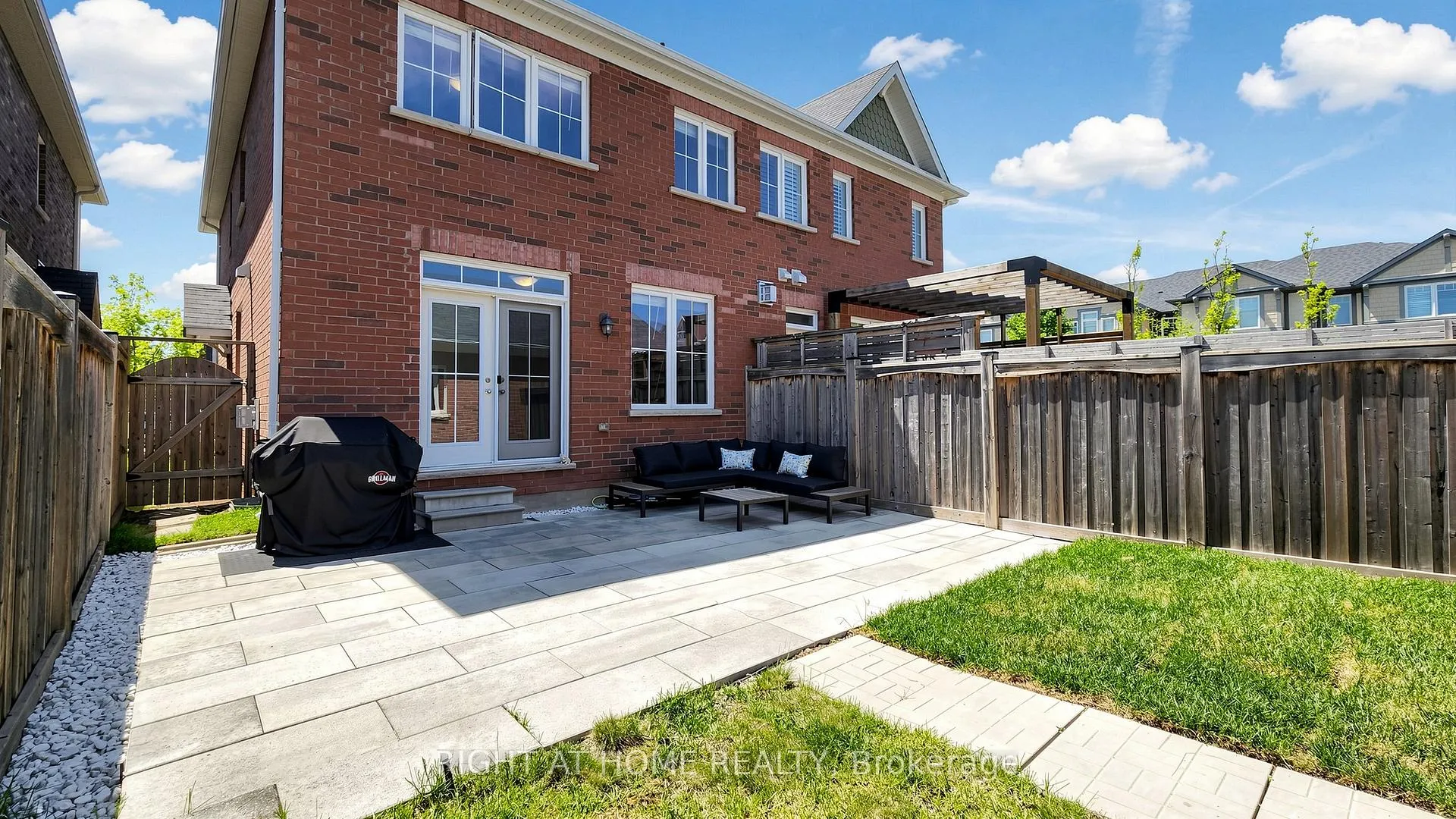 Photo 2 of 208 Cornell Park Avenue, Markham, Cornell — HOMEH