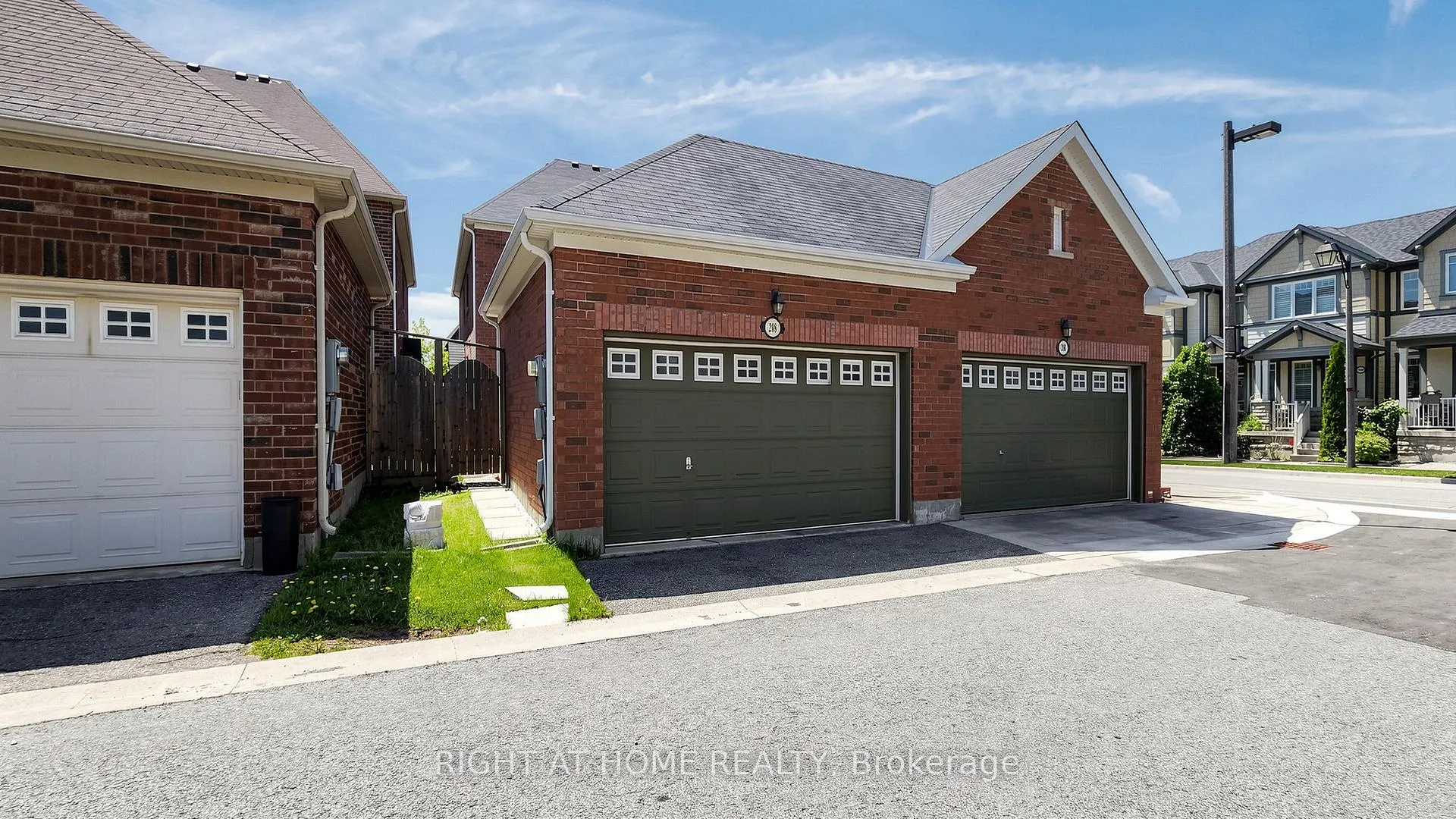 Photo 3 of 208 Cornell Park Avenue, Markham, Cornell — HOMEH