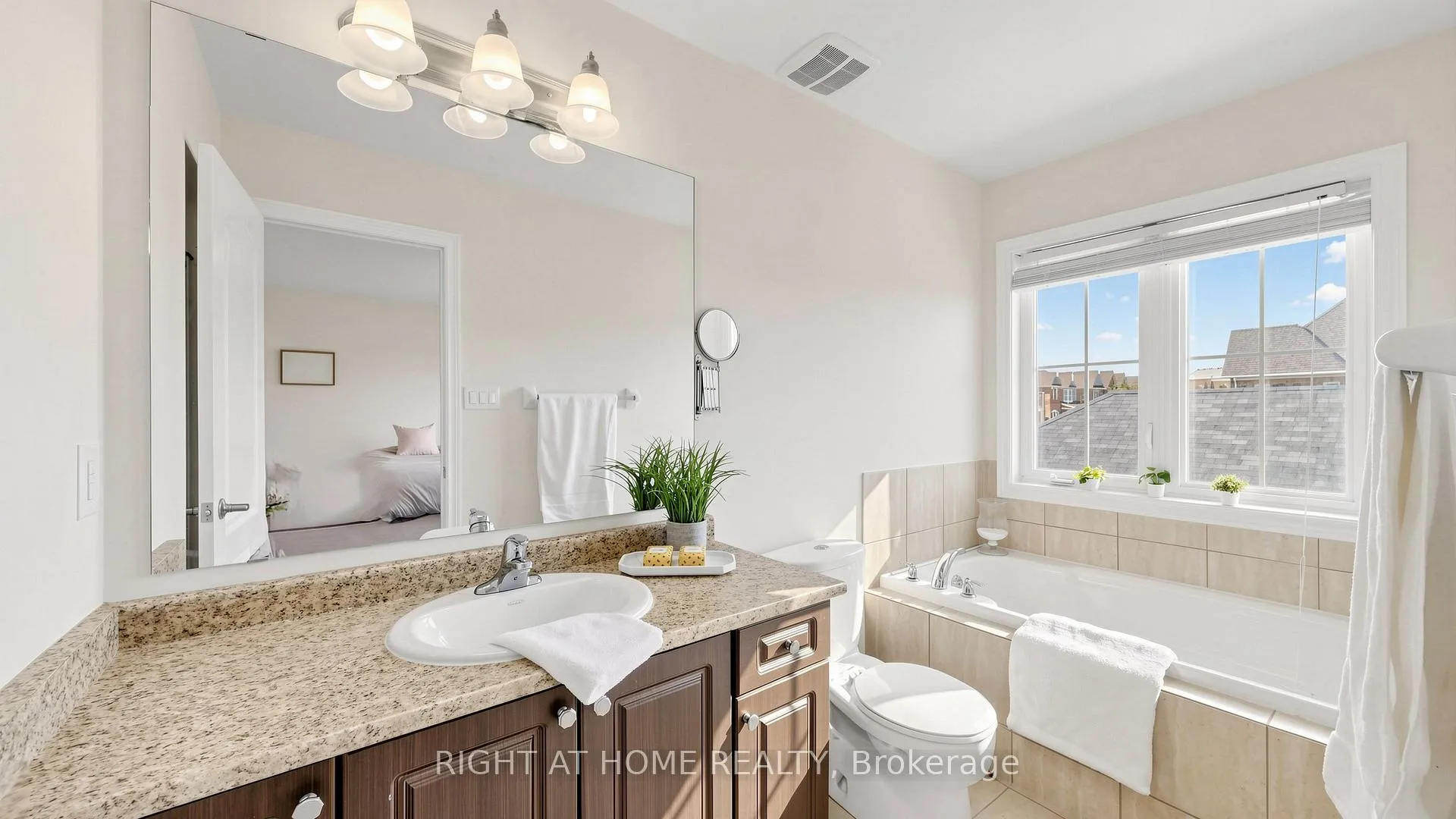 Photo 16 of 208 Cornell Park Avenue, Markham, Cornell — HOMEH