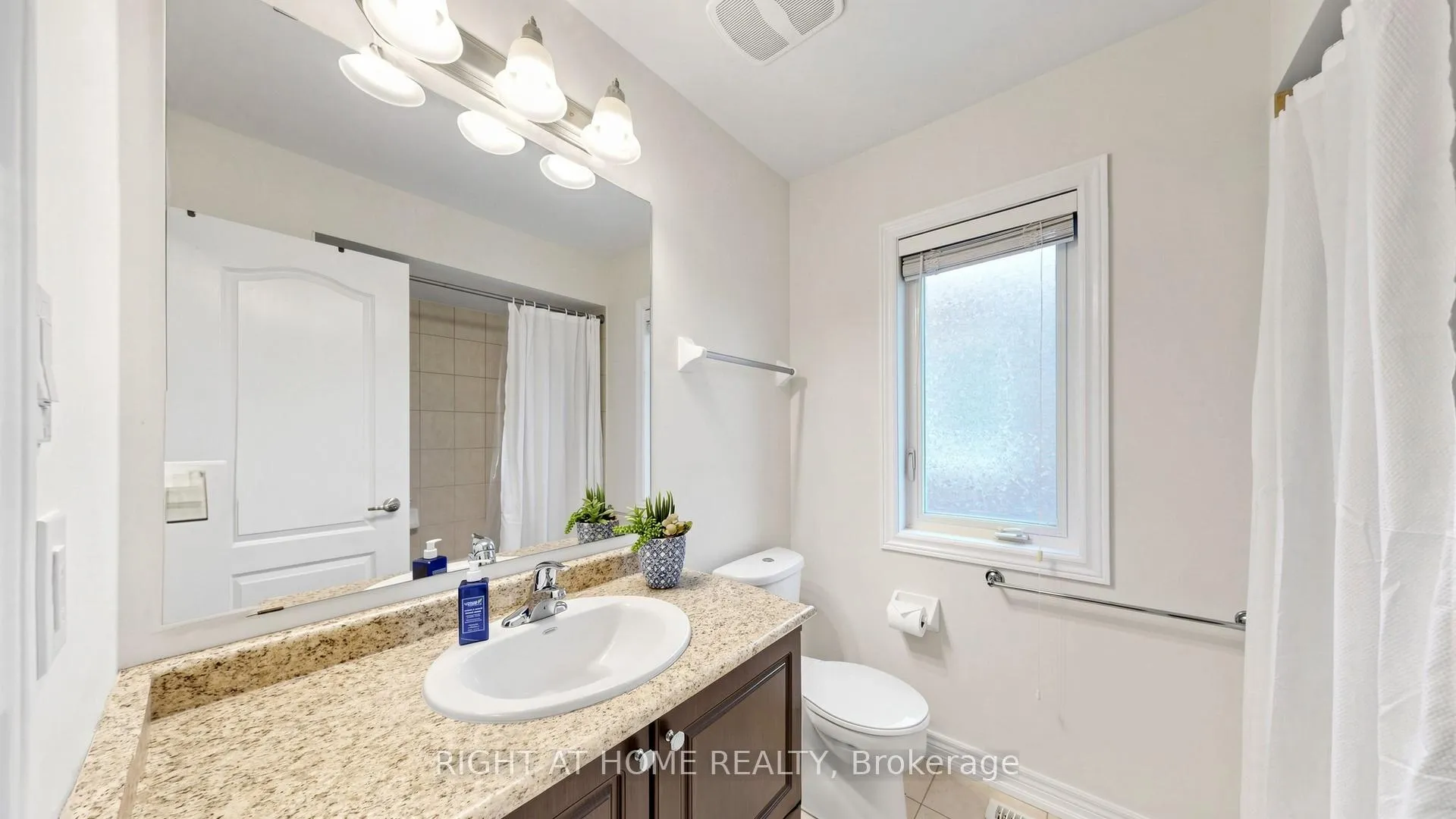 Photo 21 of 208 Cornell Park Avenue, Markham, Cornell — HOMEH