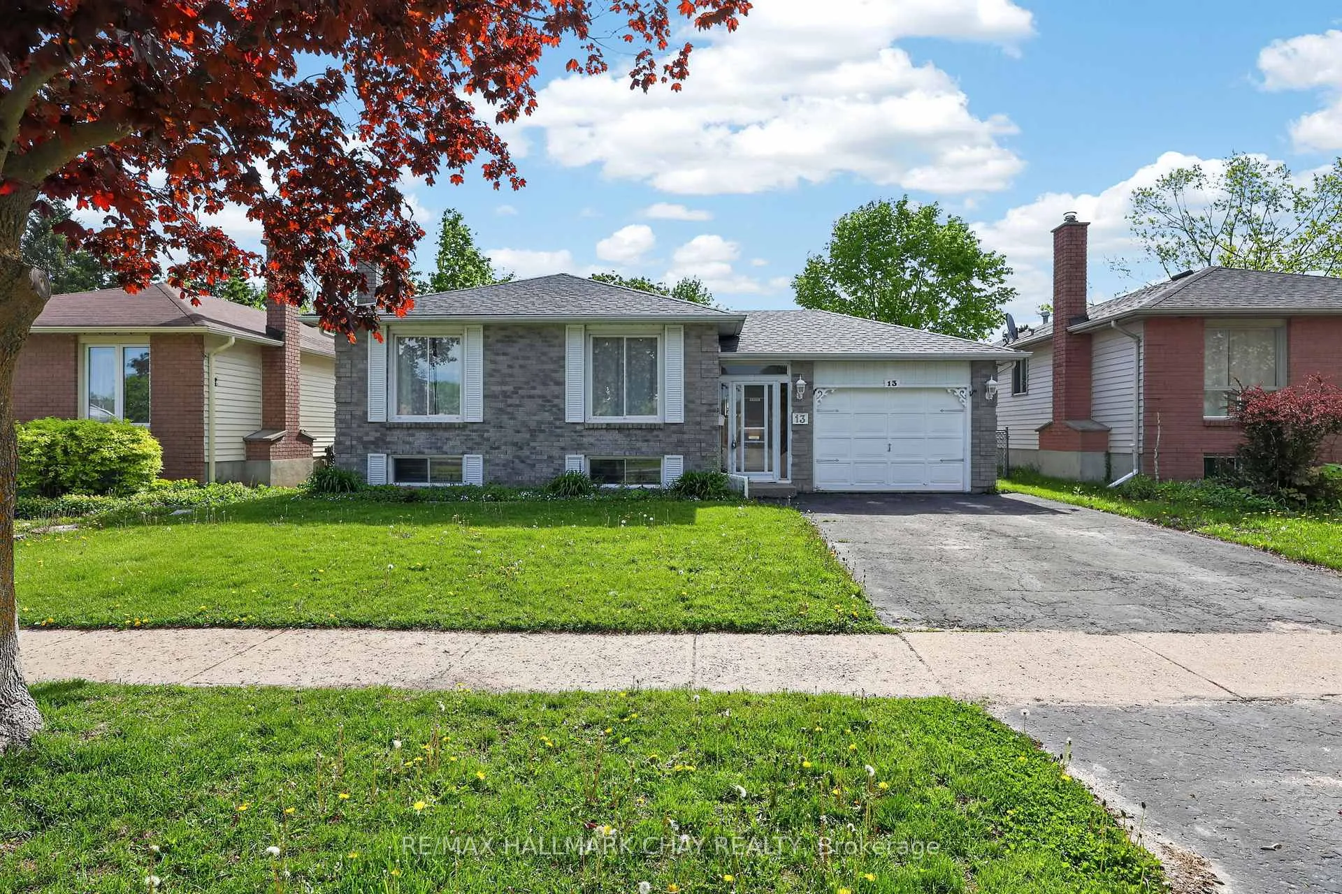 Photo 1 of 13 Bronte Crescent, Barrie, Letitia Heights — HOMEH